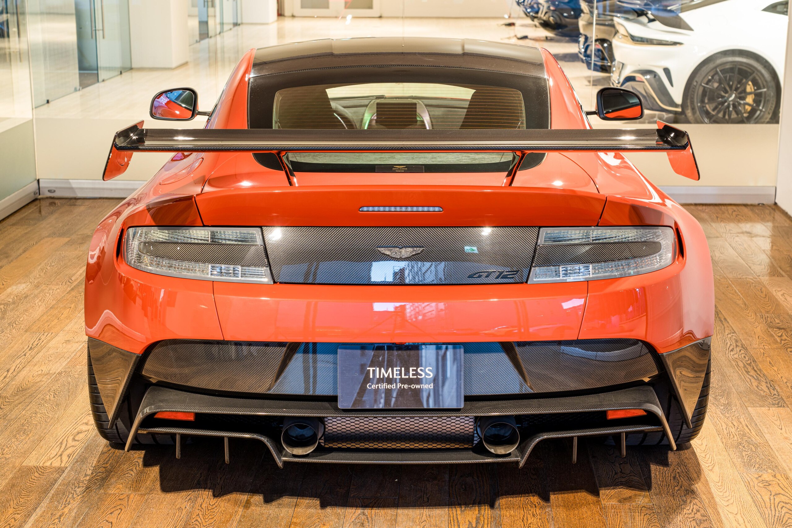 Aston Martin Vantage GT12 (photo: 2)