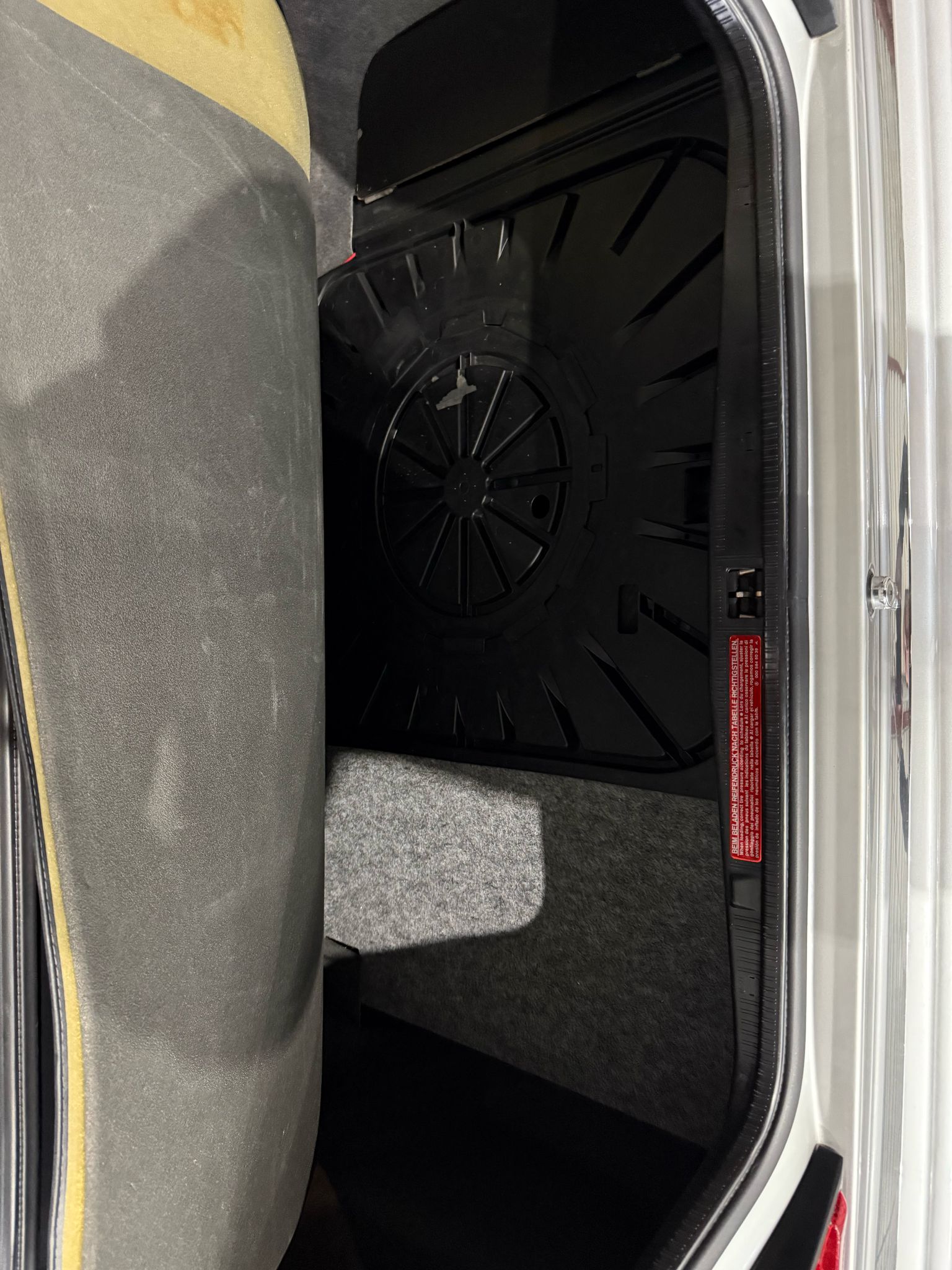 Mercedes Benz 500E (photo: 16)