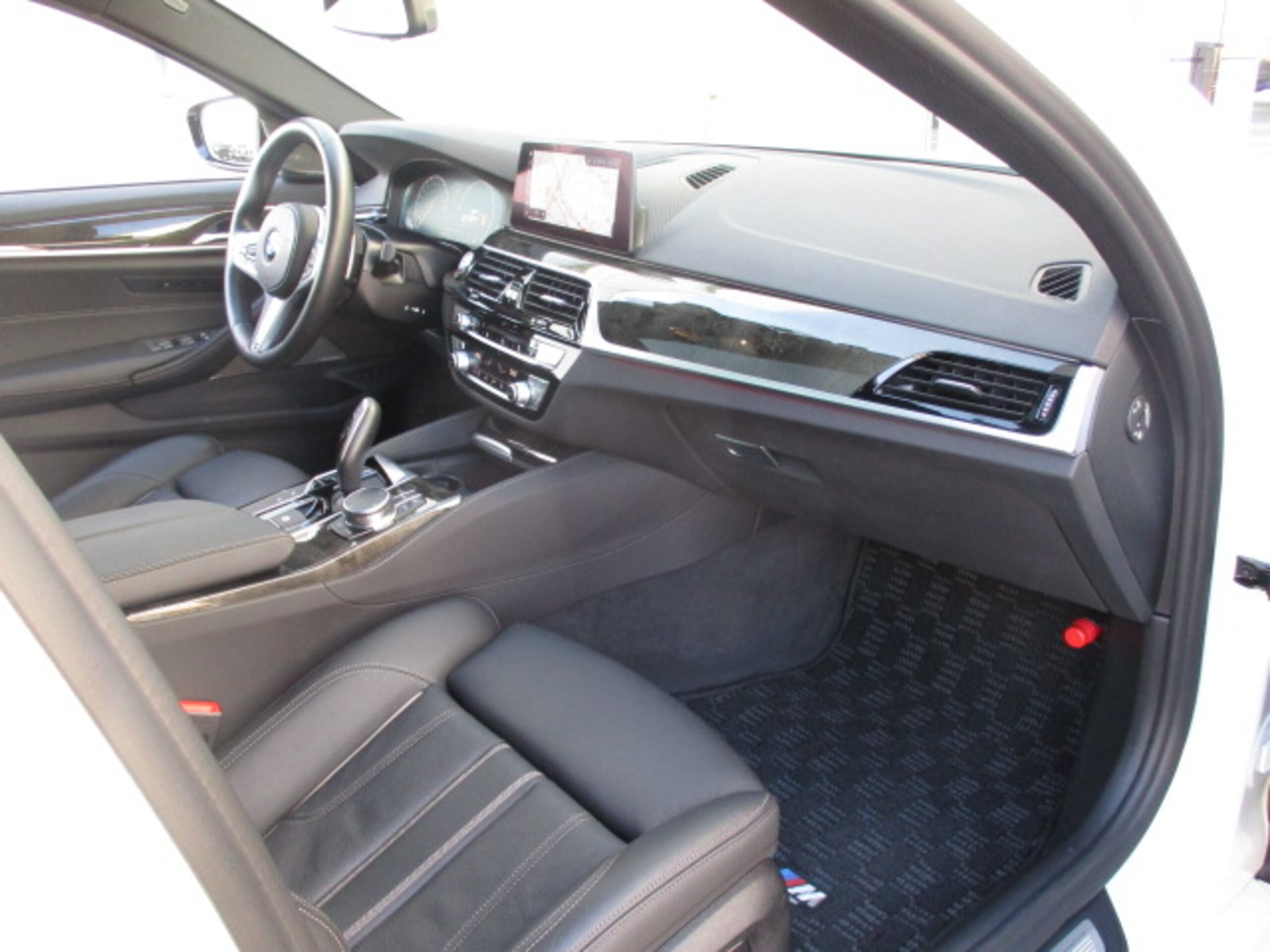 BMW 530i M Sport (photo: 12)