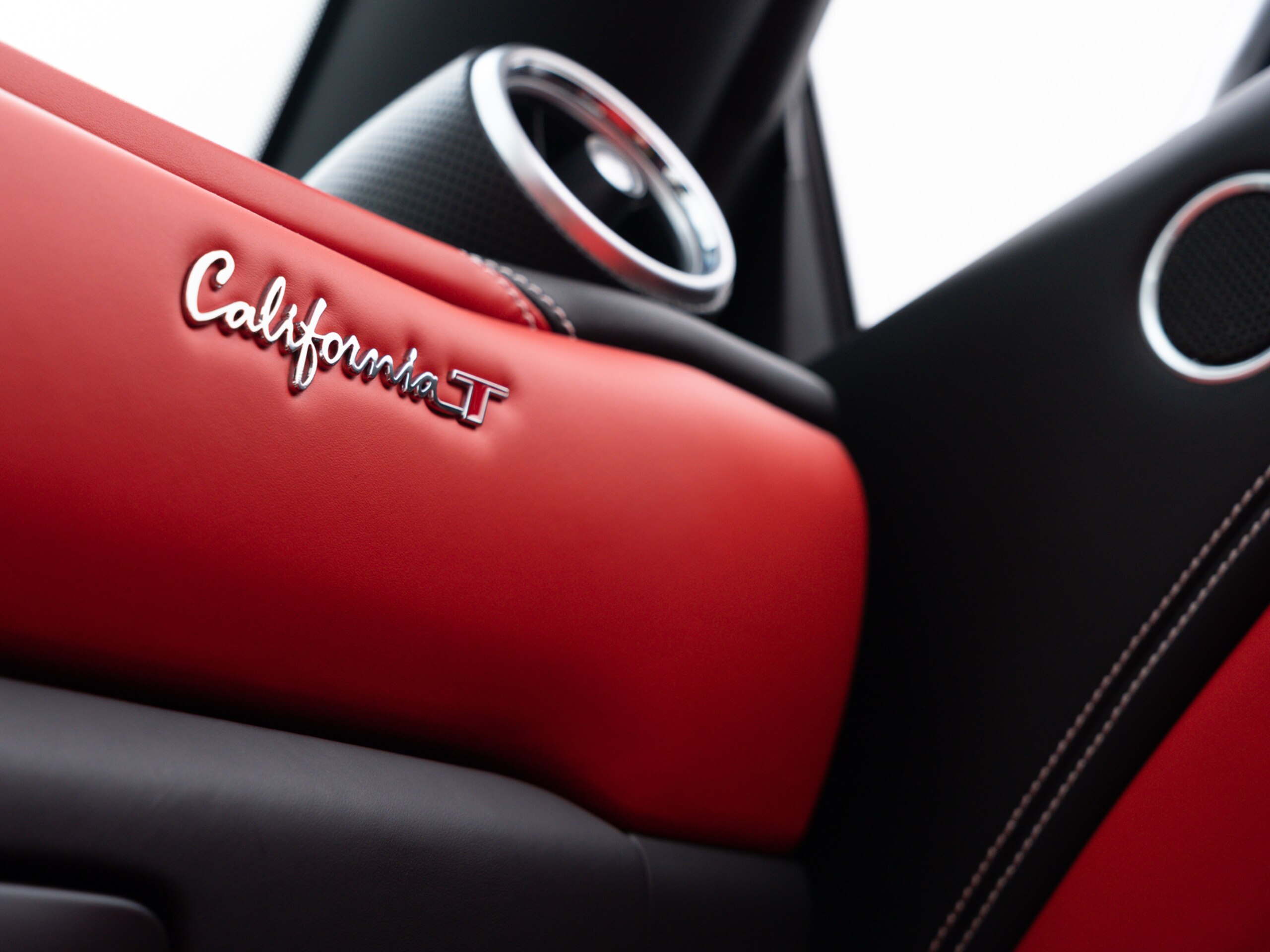 Ferrari California T (photo: 15)