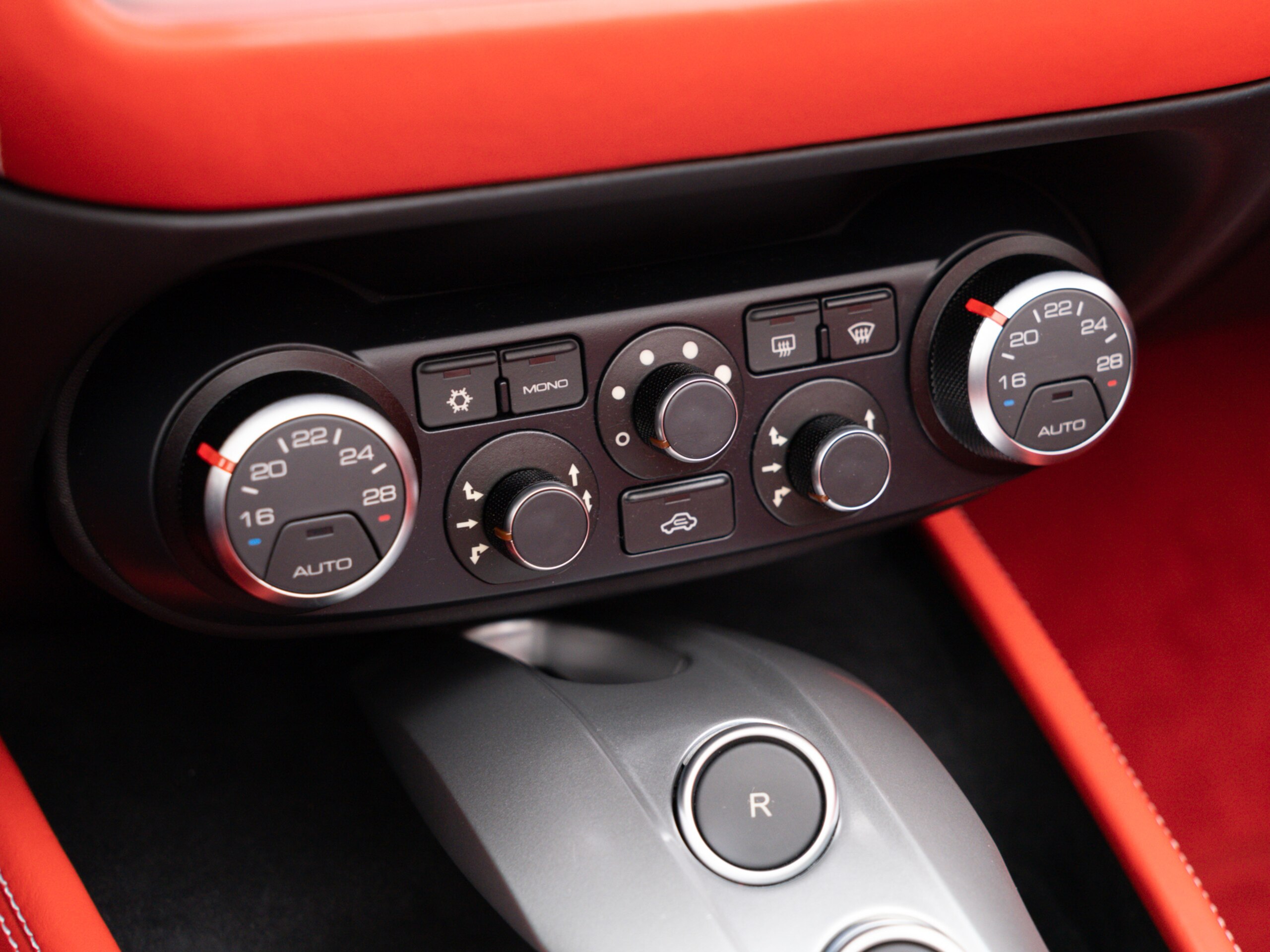 Ferrari California T (photo: 12)