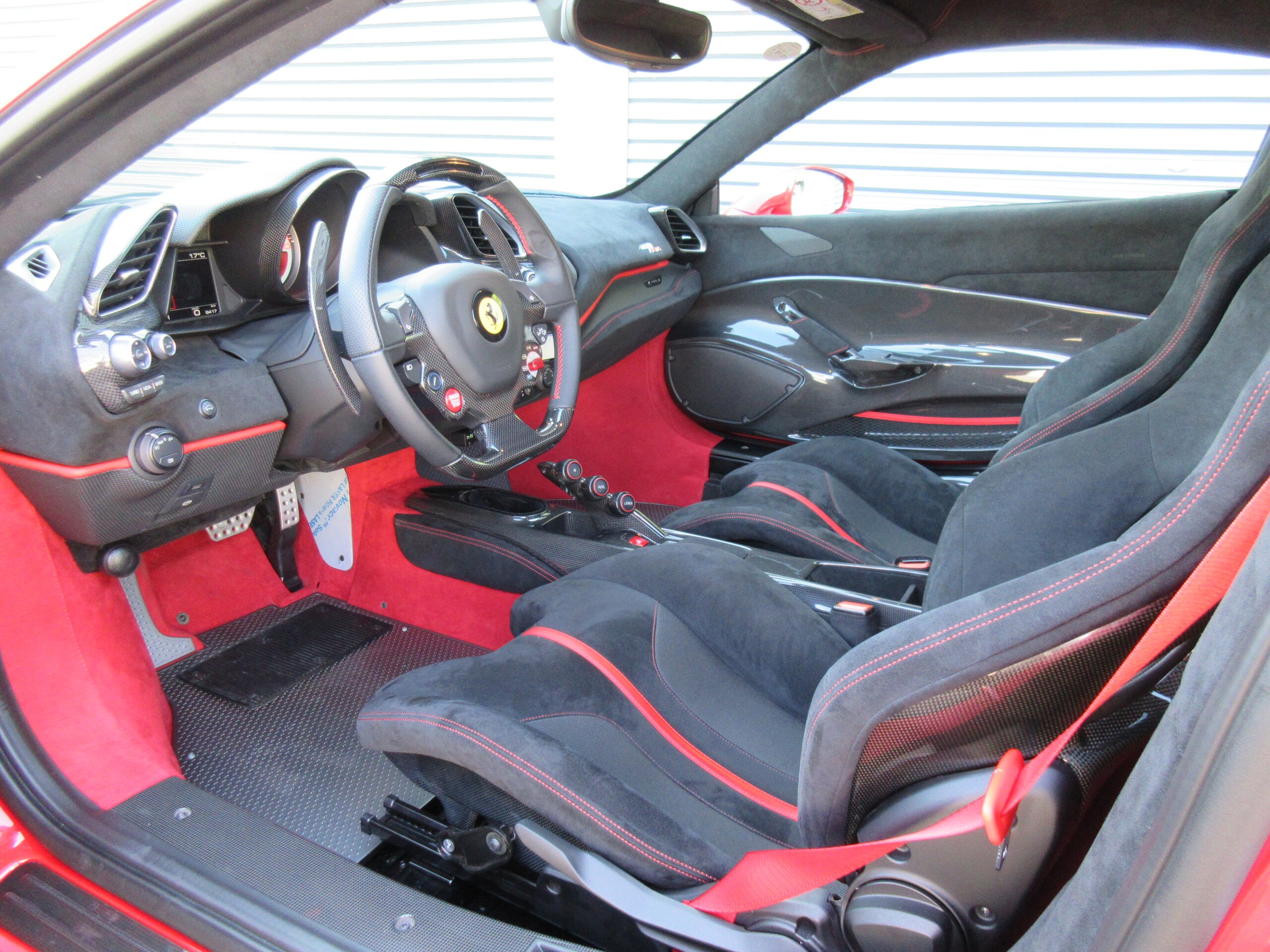 Ferrari 488 Pista (photo: 9)