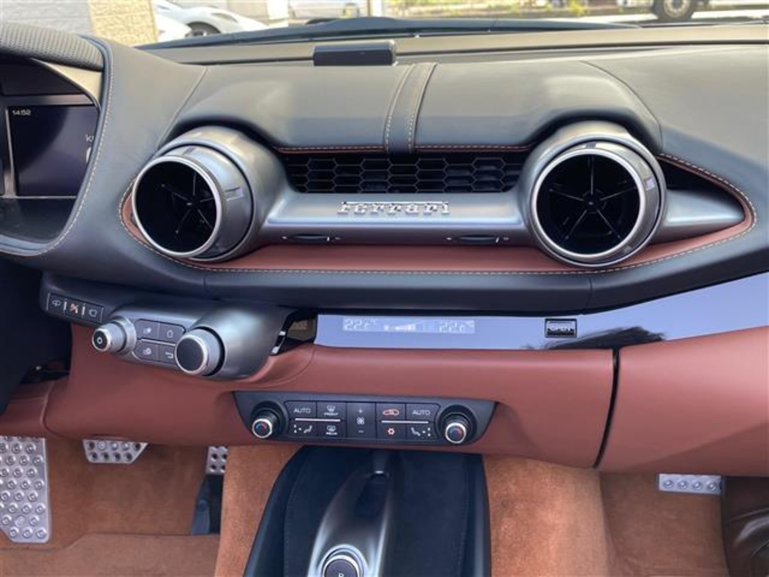 Ferrari 812GTS (photo: 11)