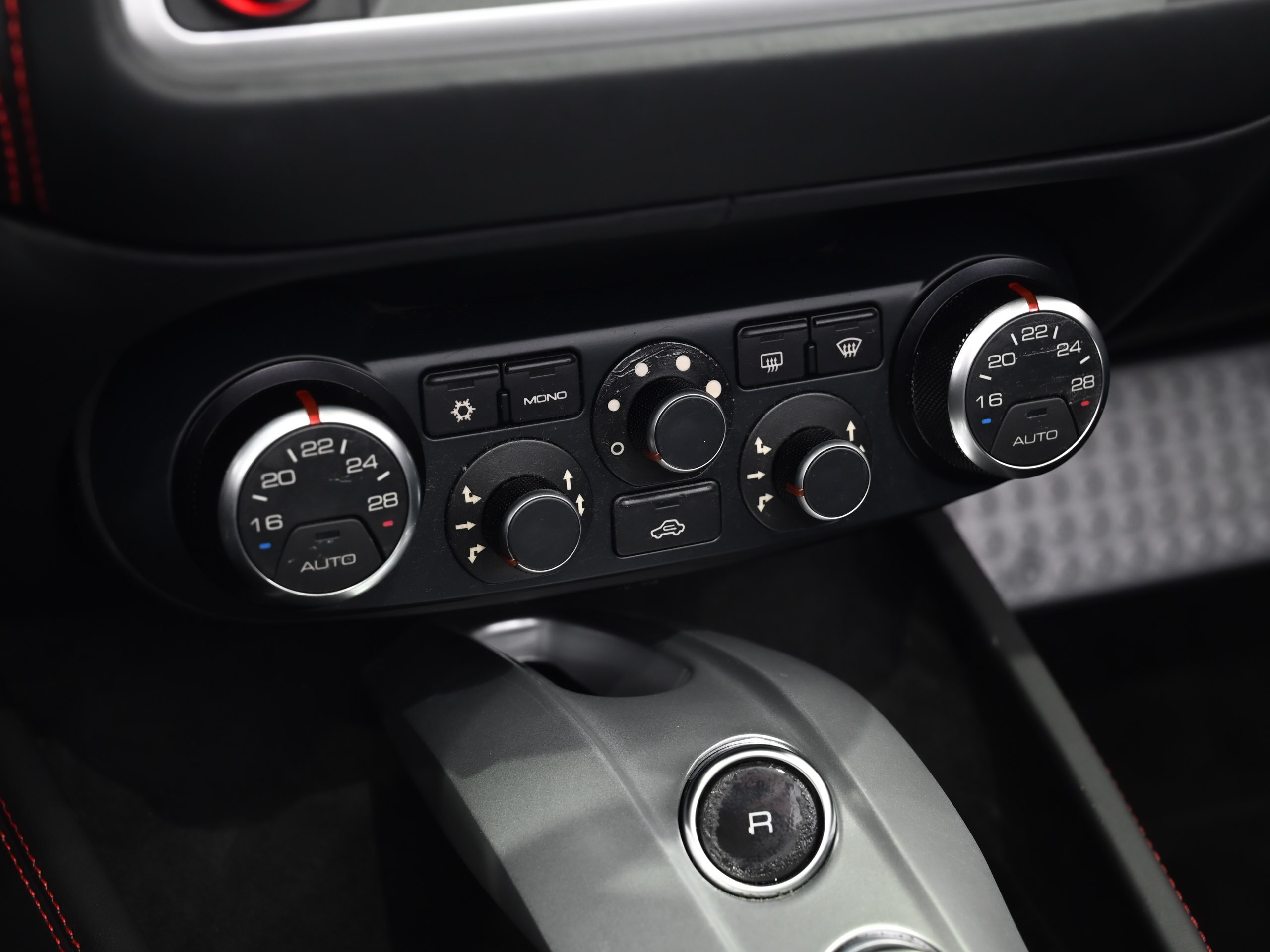 Ferrari California T (photo: 15)