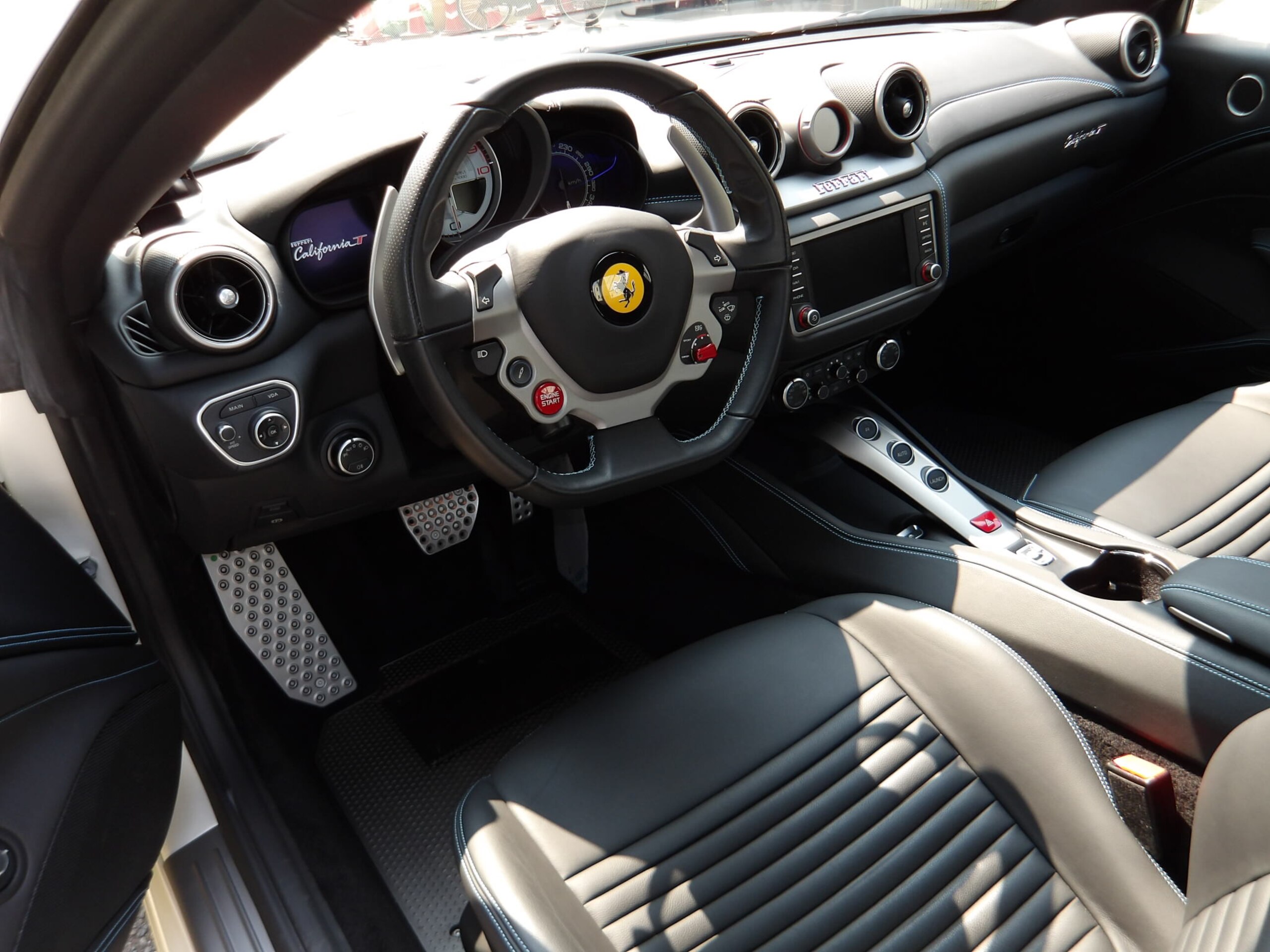 Ferrari California T 70th Anniversary Tailor Made Collection (photo: 7)