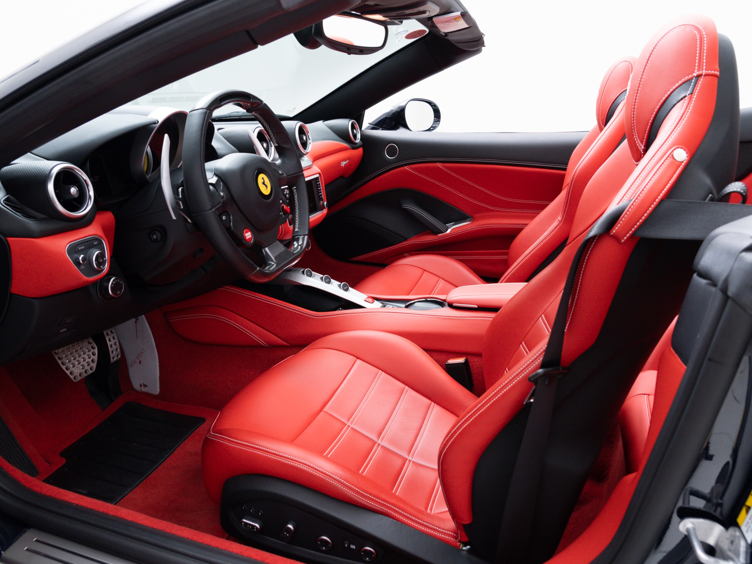Ferrari California T (photo: 6)