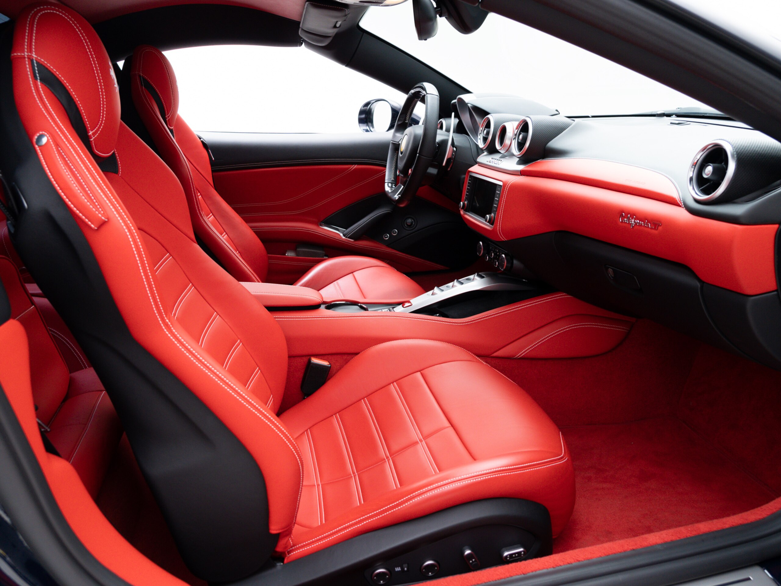 Ferrari California T (photo: 14)