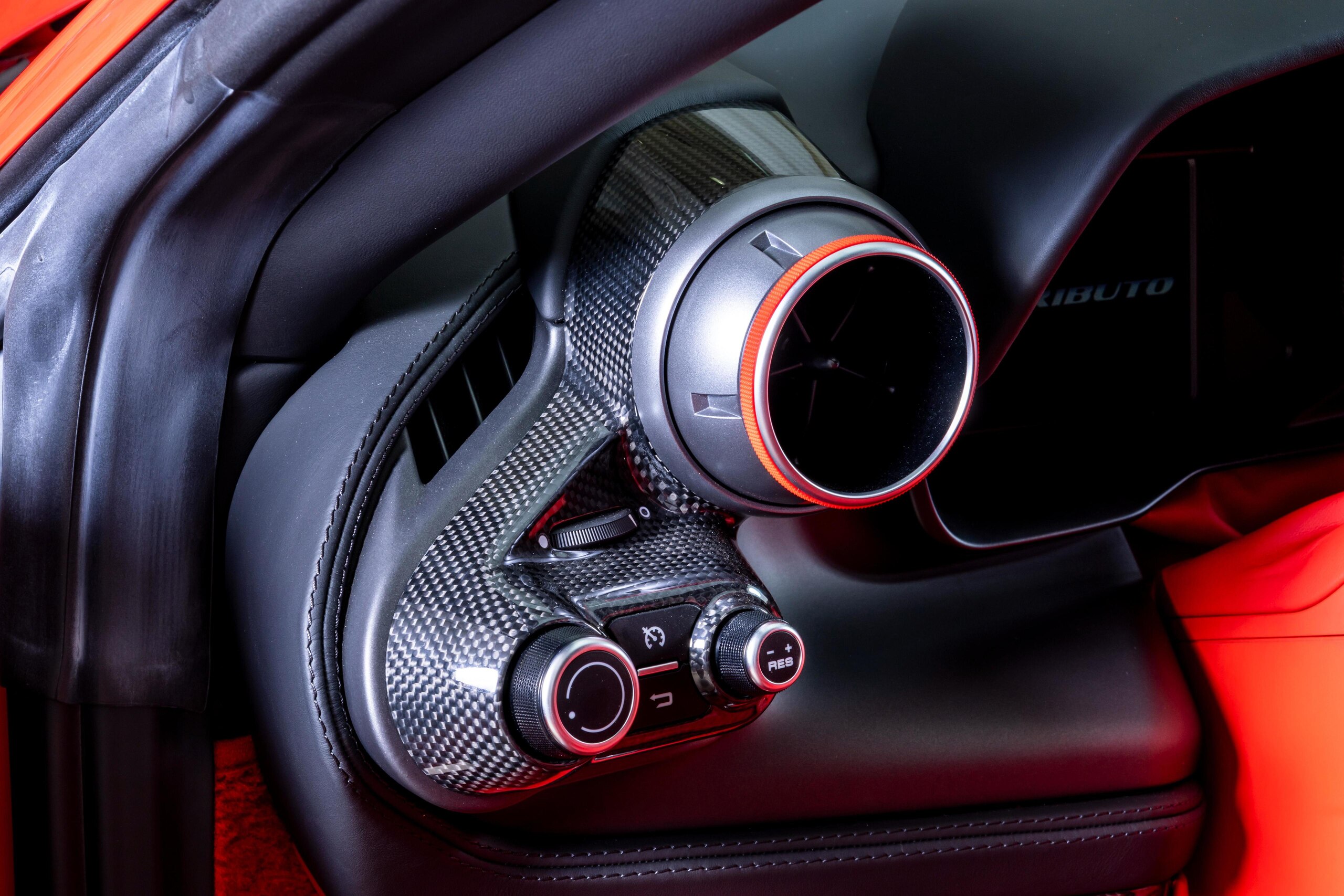 Ferrari F8 Tributo (photo: 12)