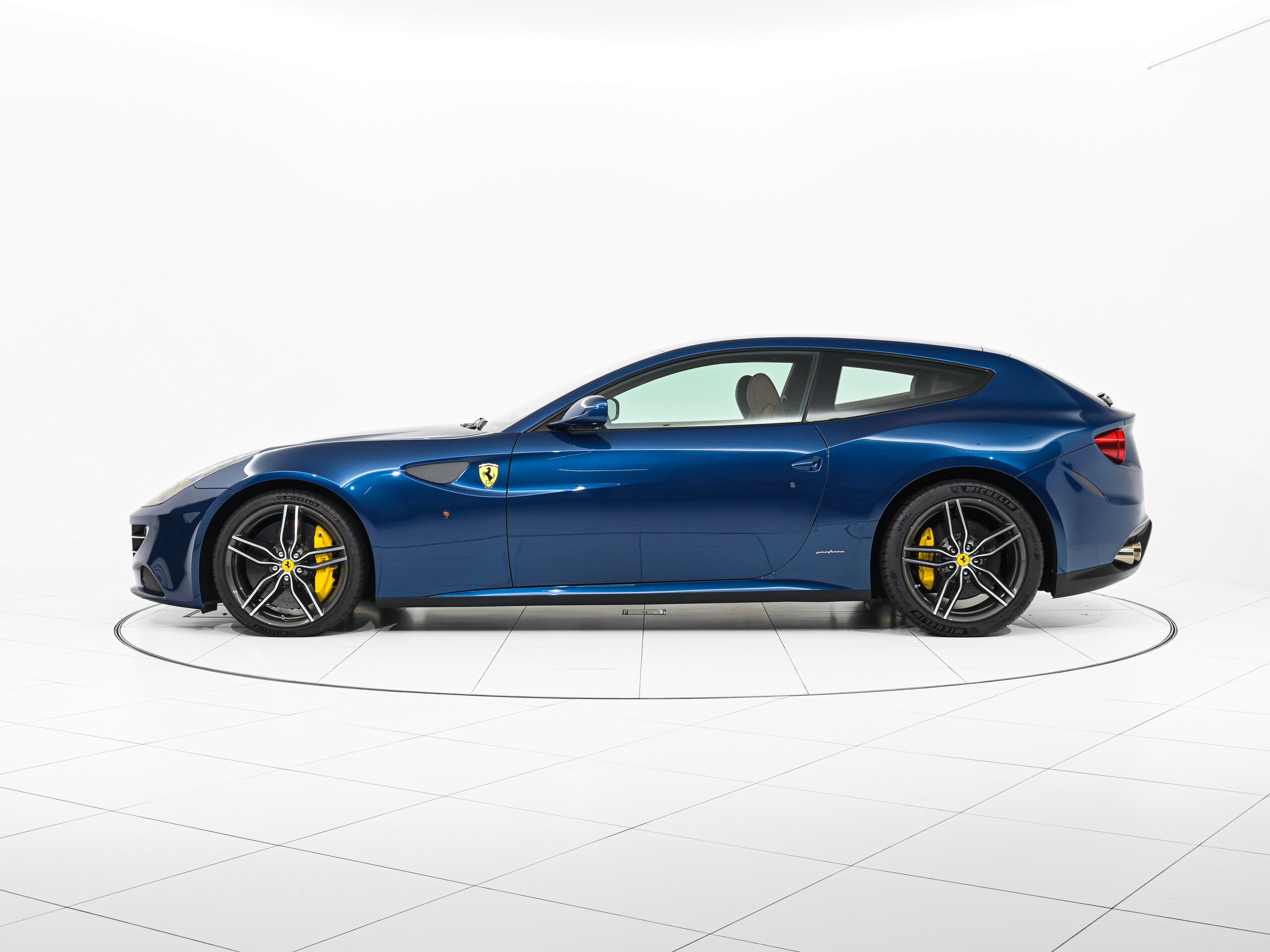 Ferrari FF (photo: 4)