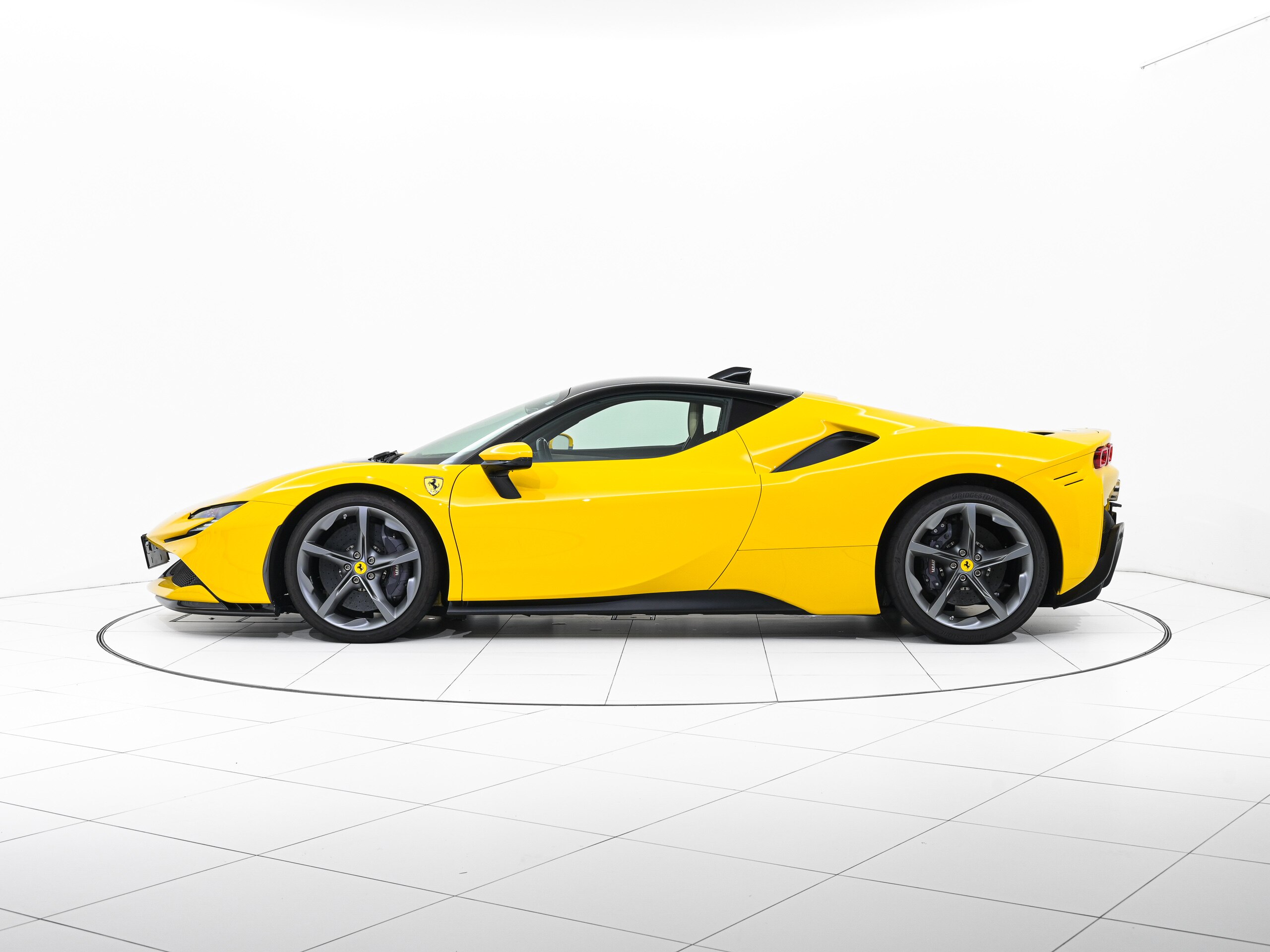 Ferrari SF90 Stradale (photo: 2)