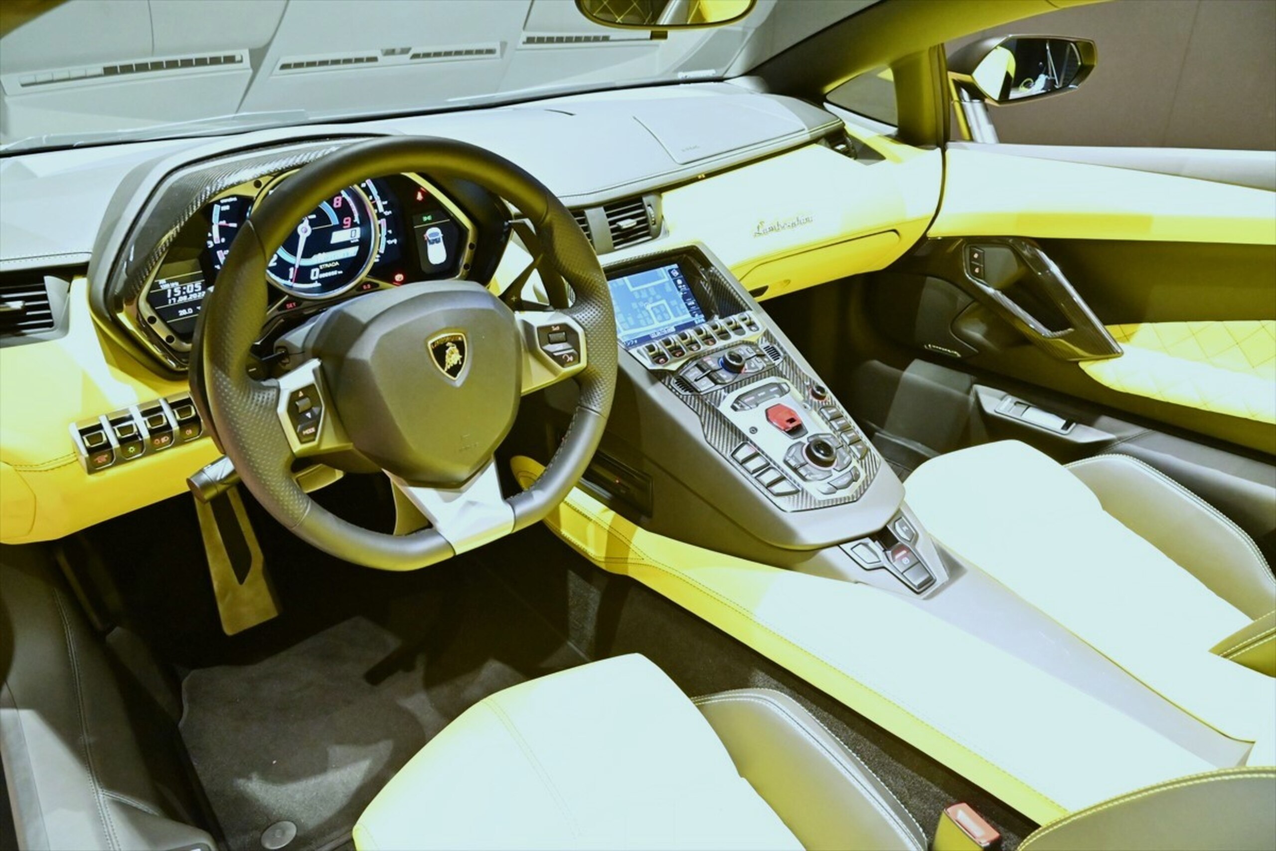 Lamborghini Aventador Roadster (photo: 7)