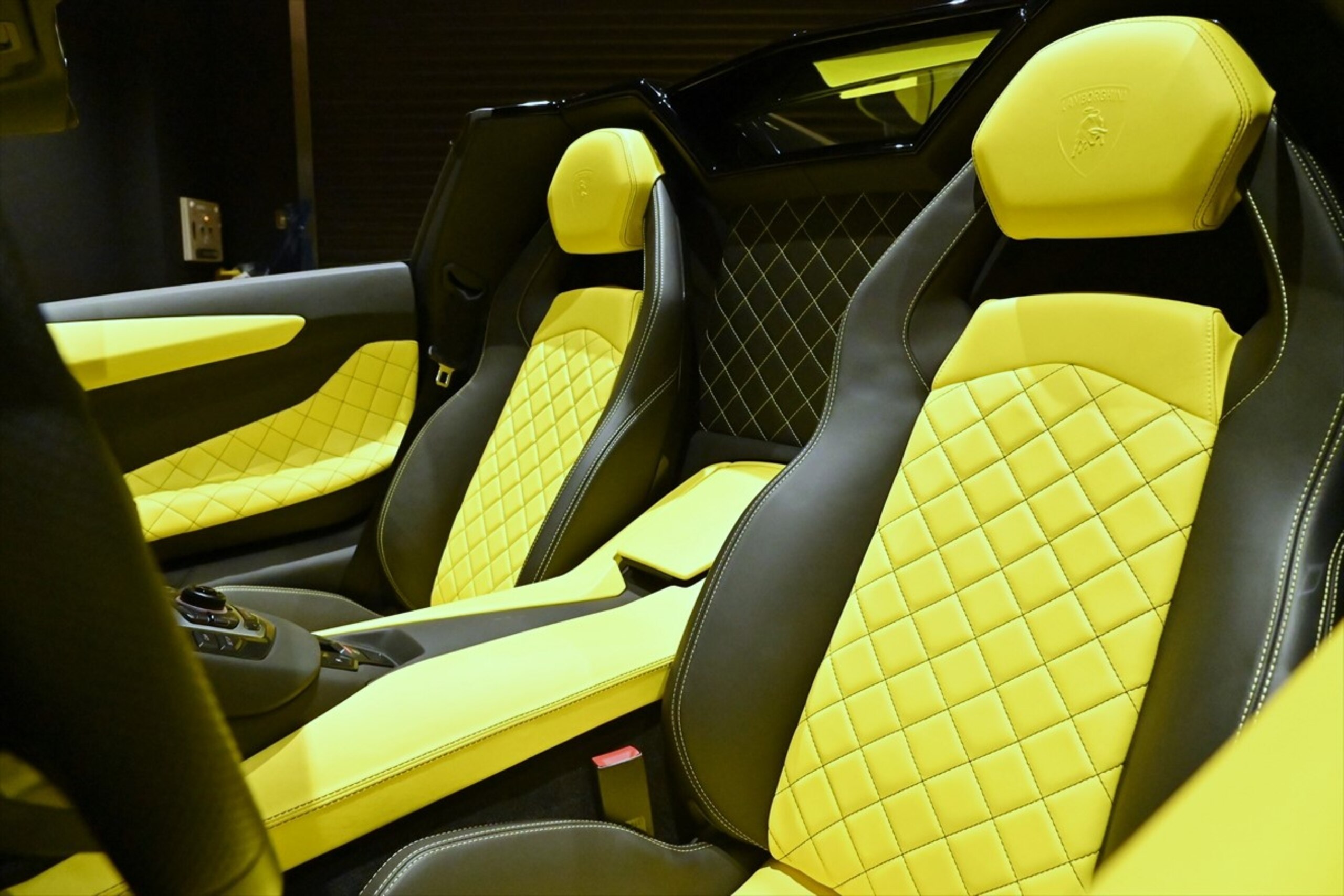 Lamborghini Aventador Roadster (photo: 9)