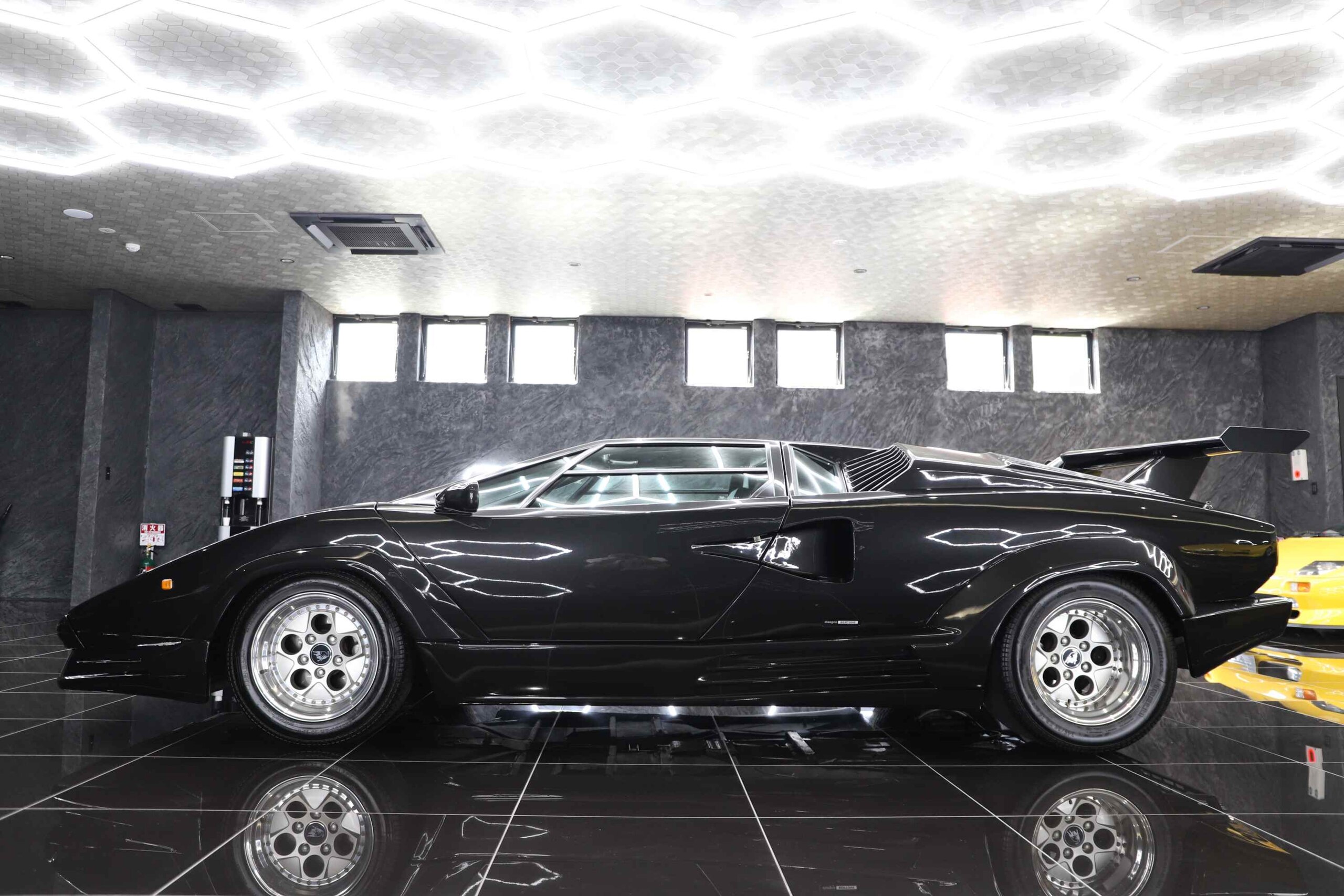 Lamborghini Countach Anniversary Edition (photo: 3)