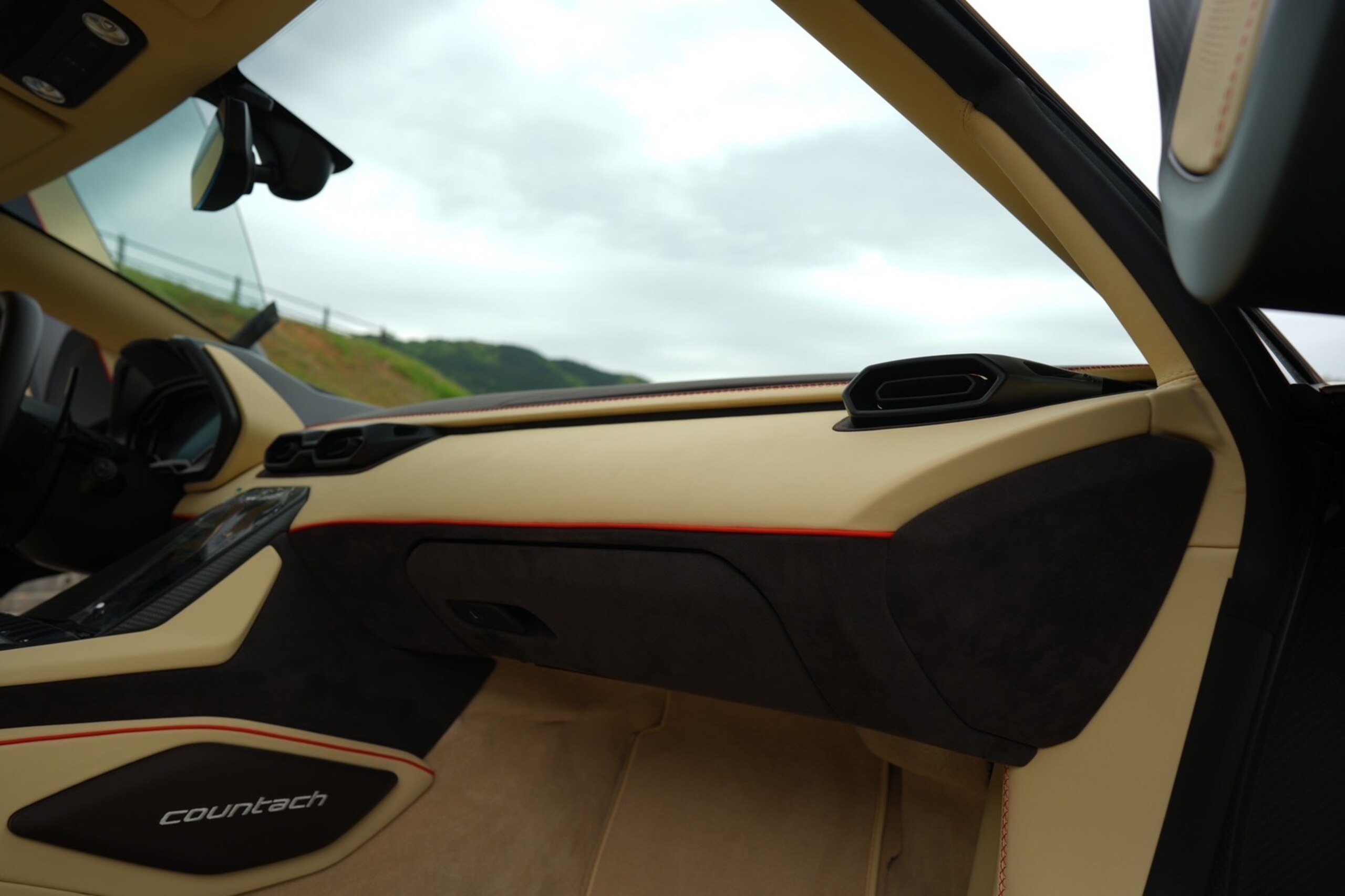 Lamborghini Countach LPI 800-4 (photo: 24)