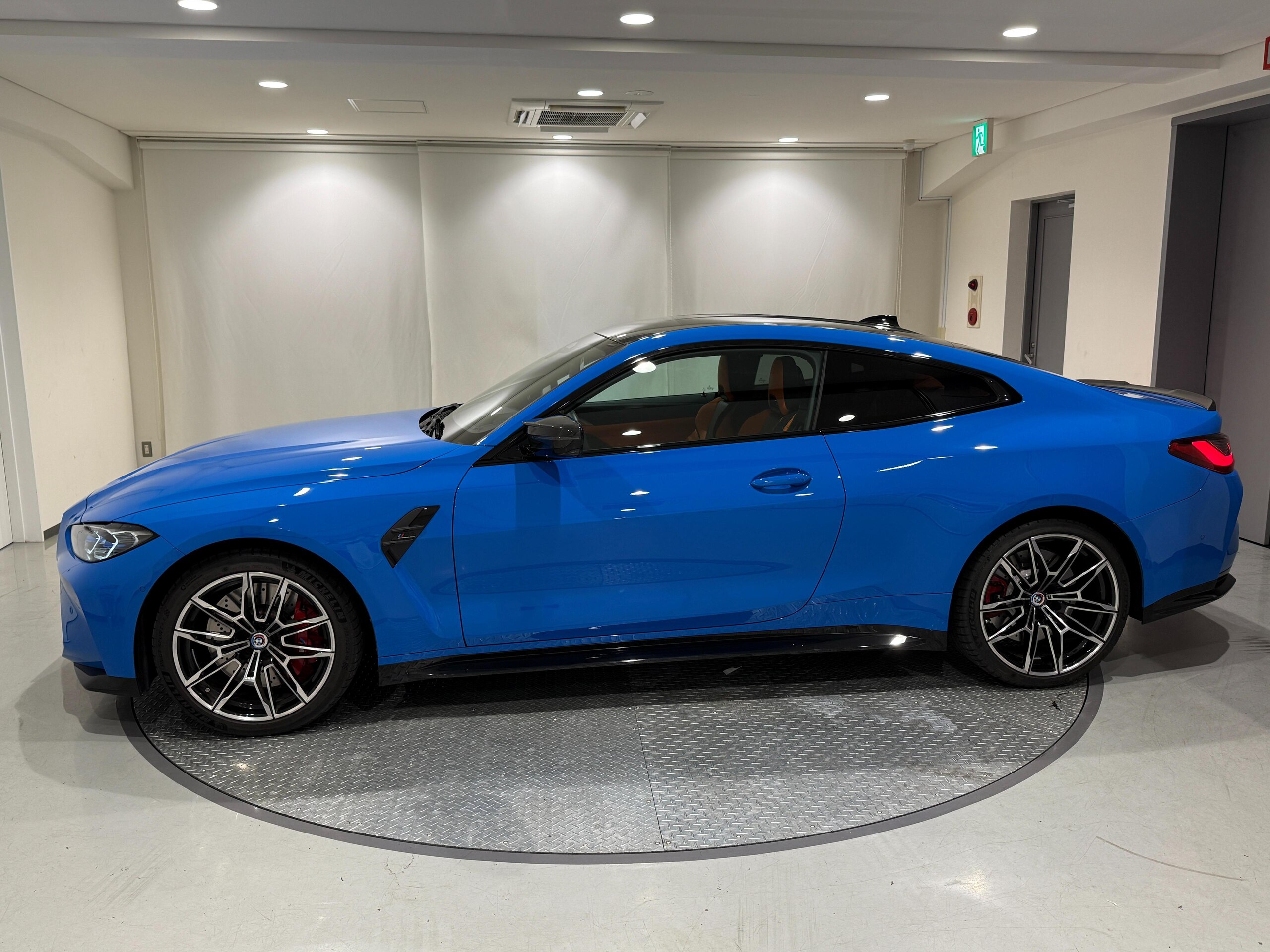 BMW M4 Competition (photo: 6)