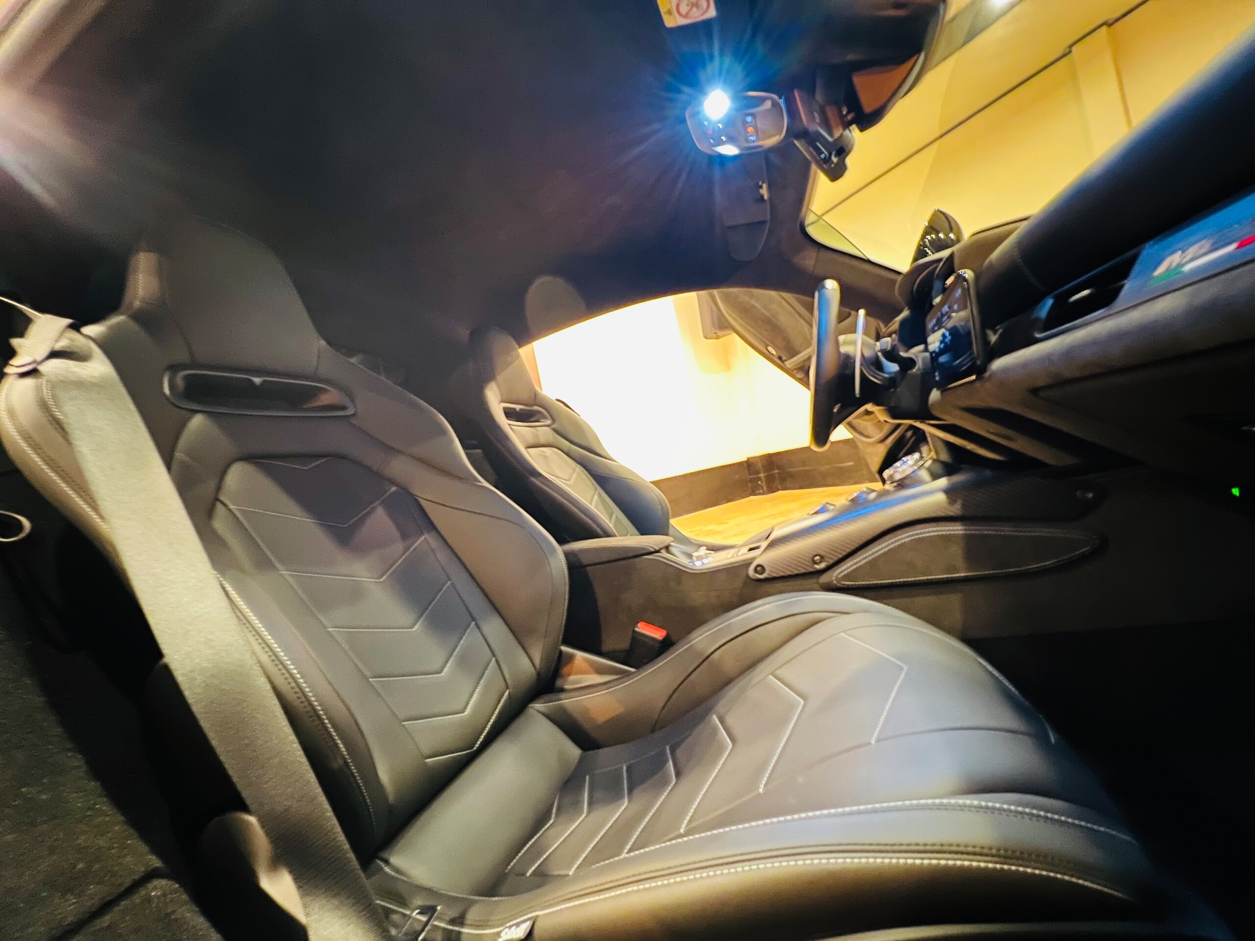 Maserati MC20 (photo: 15)