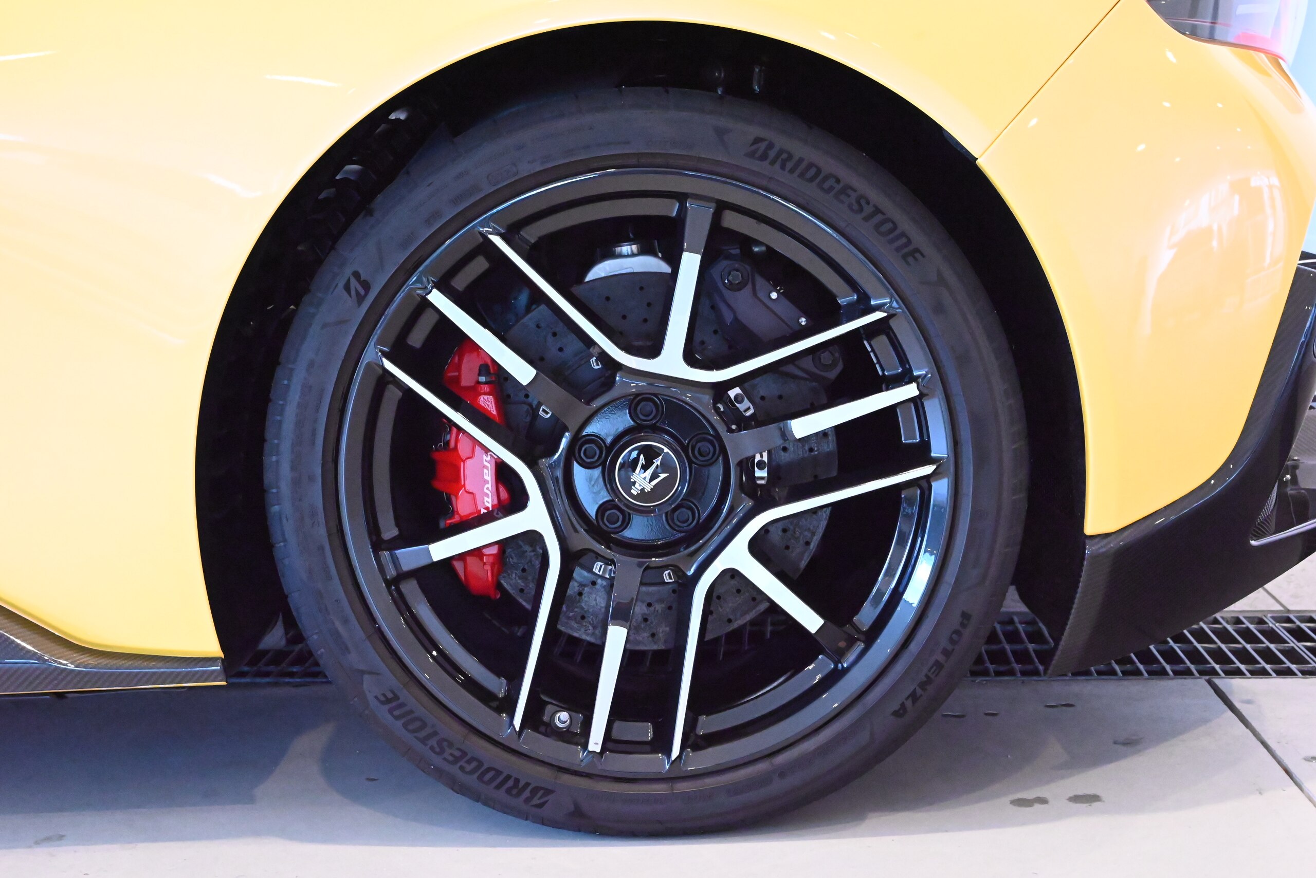 Maserati MC20 (photo: 21)