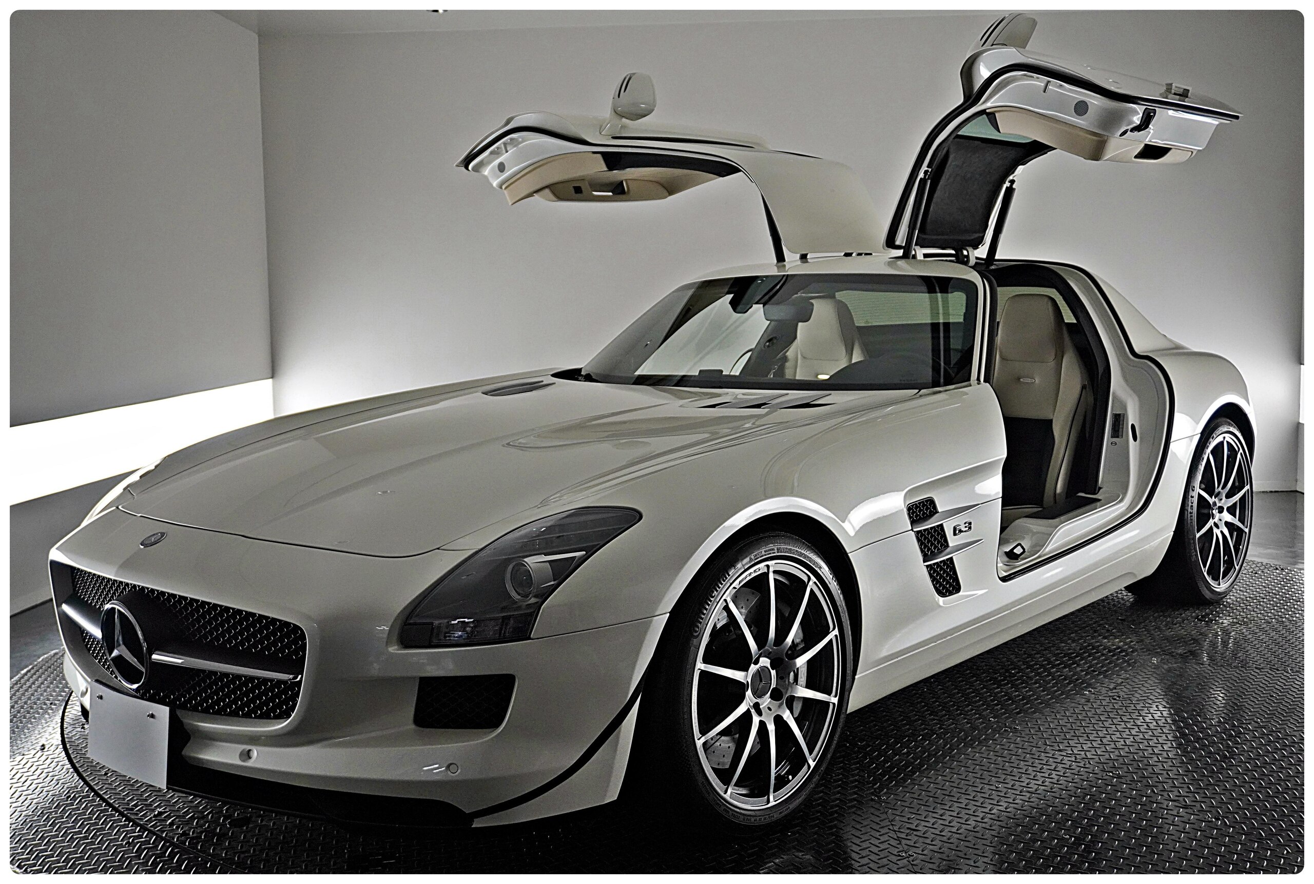 Mercedes Benz SLS AMG (photo: 16)
