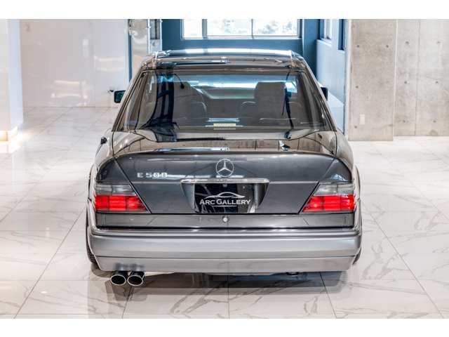 Mercedes Benz E500 (photo: 6)