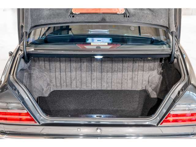 Mercedes Benz E500 (photo: 22)