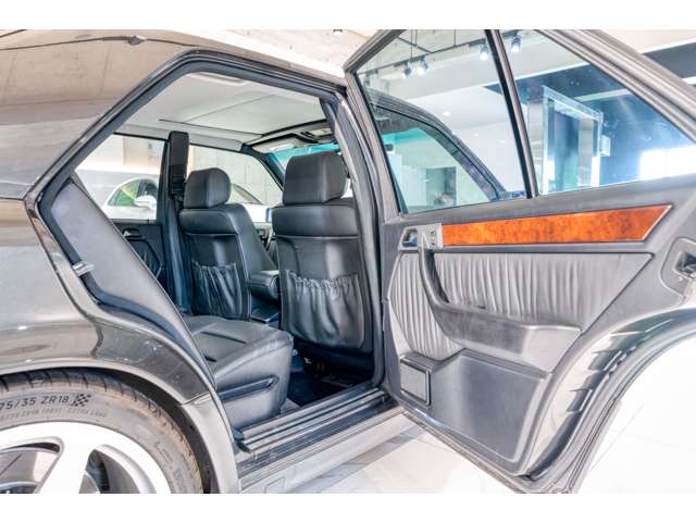 Mercedes Benz E500 (photo: 21)