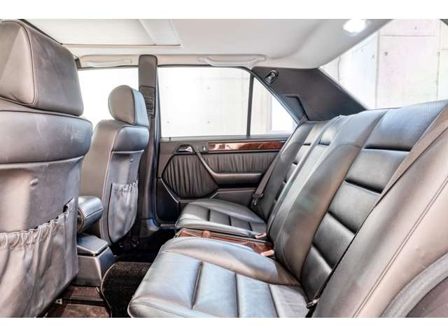 Mercedes Benz E500 (photo: 19)