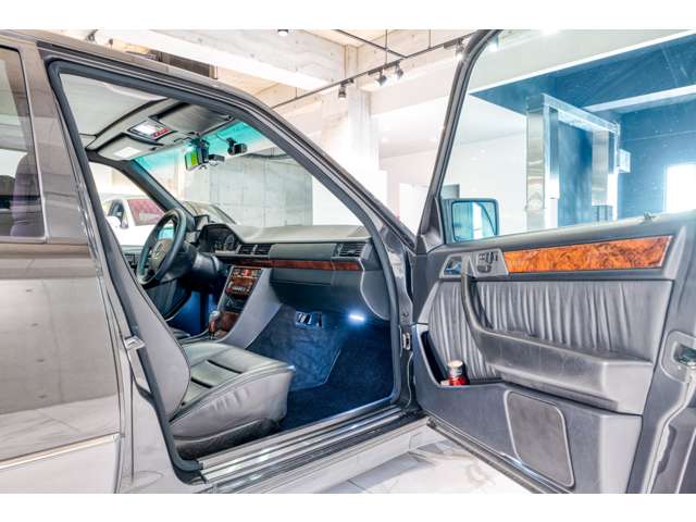 Mercedes Benz E500 (photo: 16)