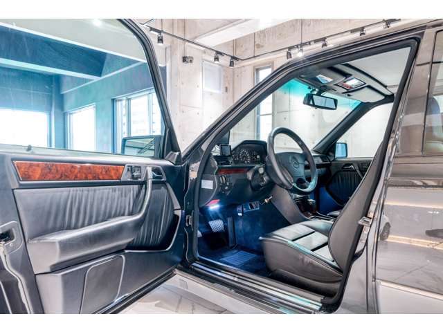 Mercedes Benz E500 (photo: 15)