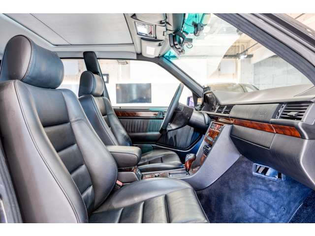 Mercedes Benz E500 (photo: 17)