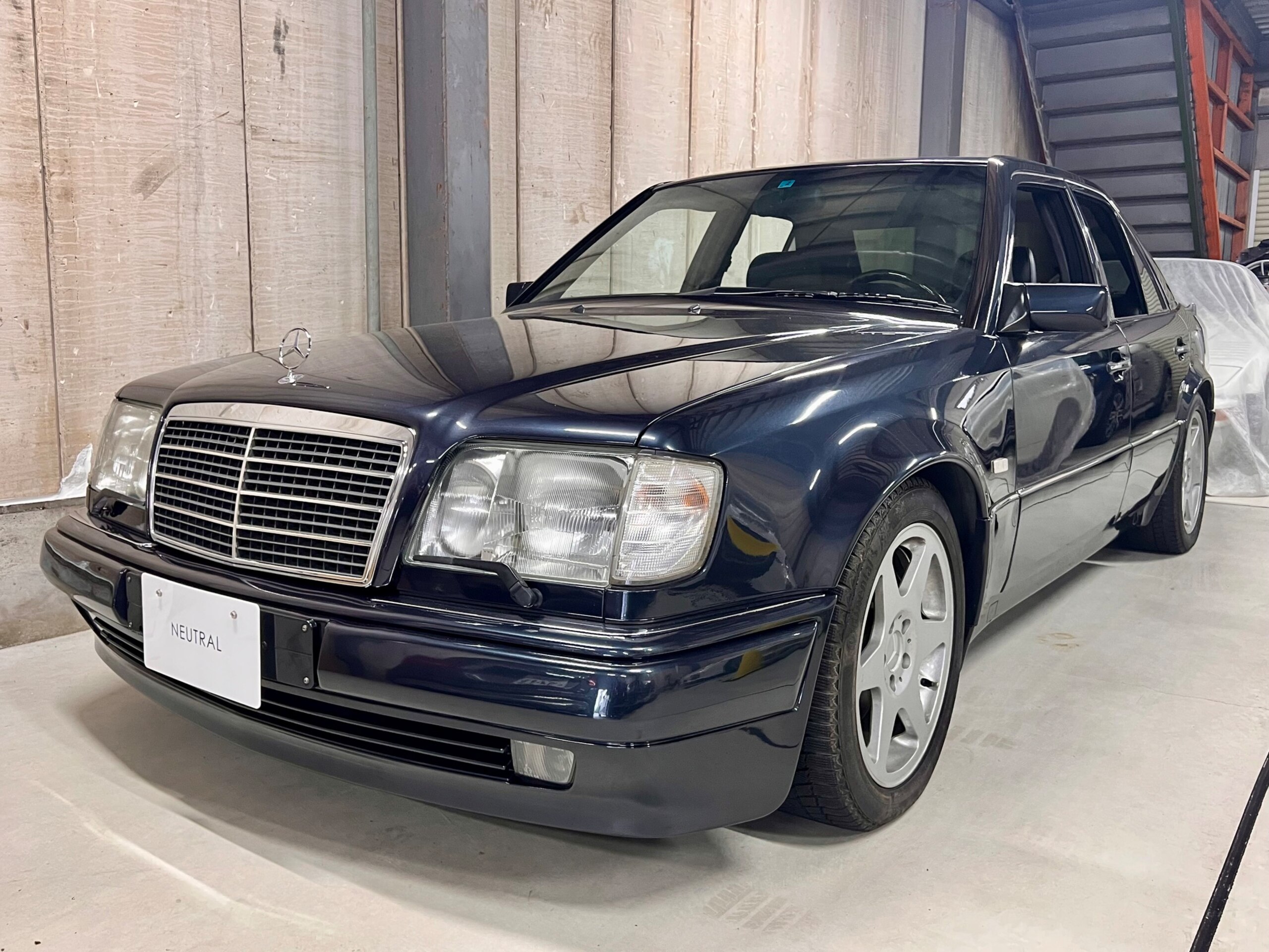 Mercedes Benz E500 Limited 1995 for sale from Japan