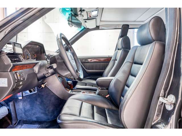 Mercedes Benz E500 (photo: 14)