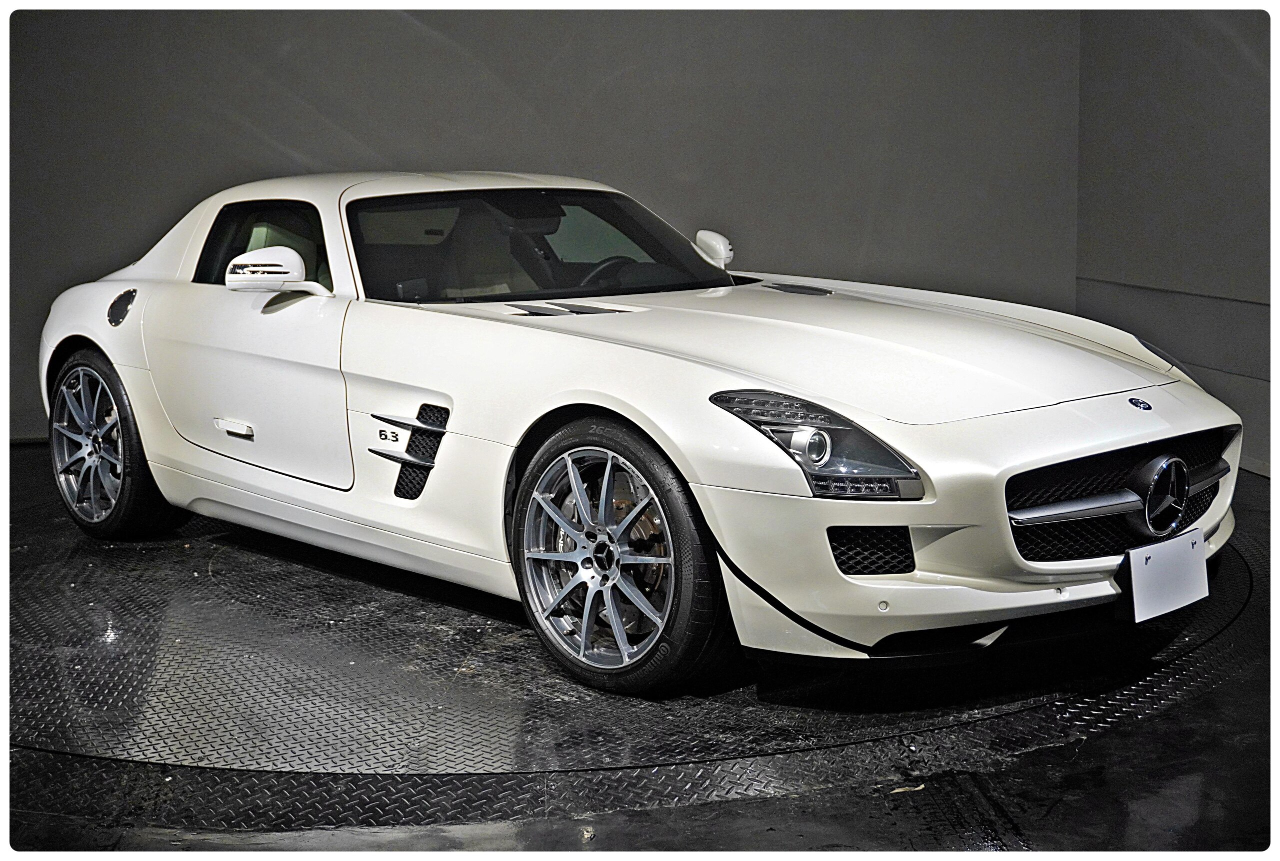 Mercedes Benz SLS AMG