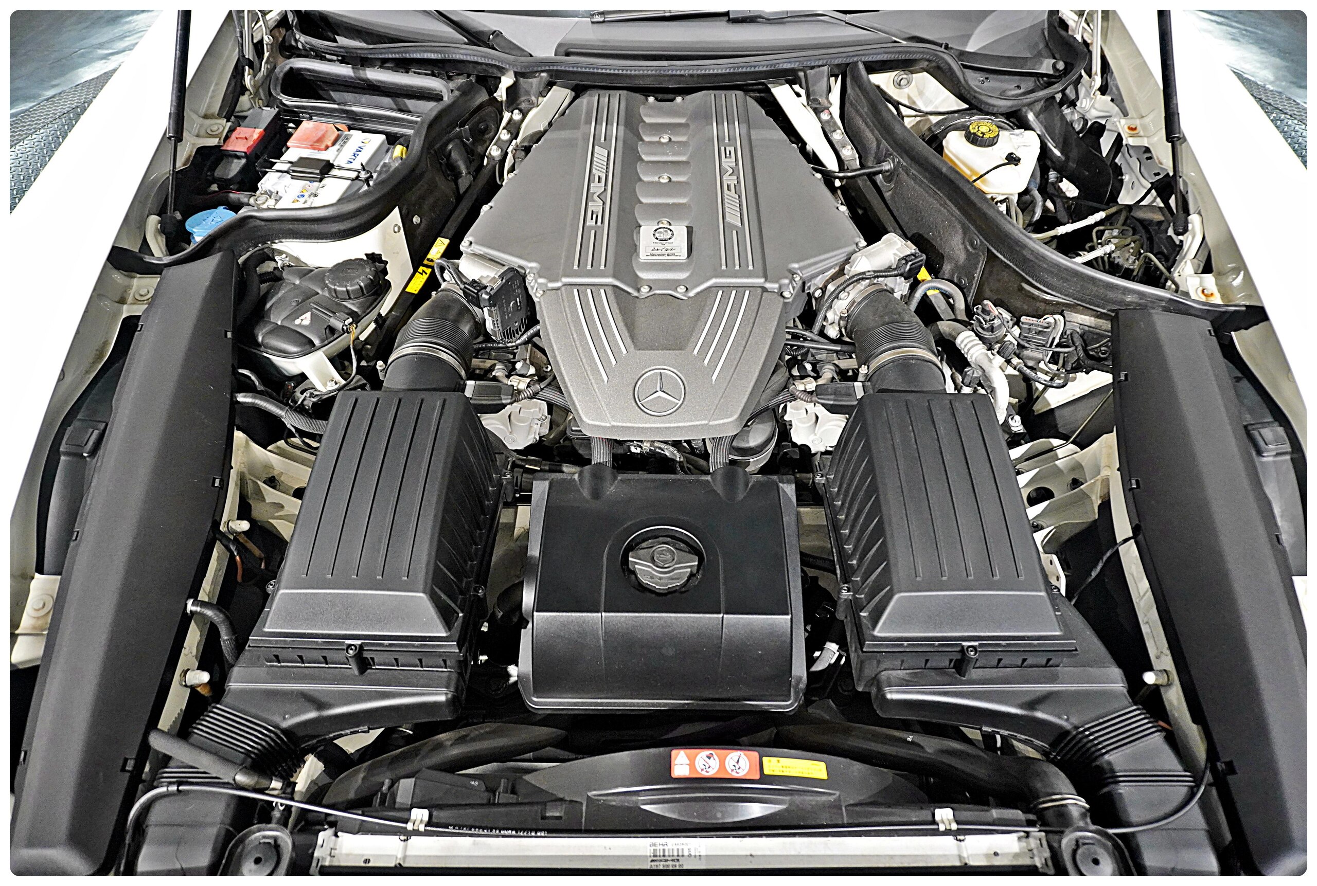 Mercedes Benz SLS AMG (photo: 36)