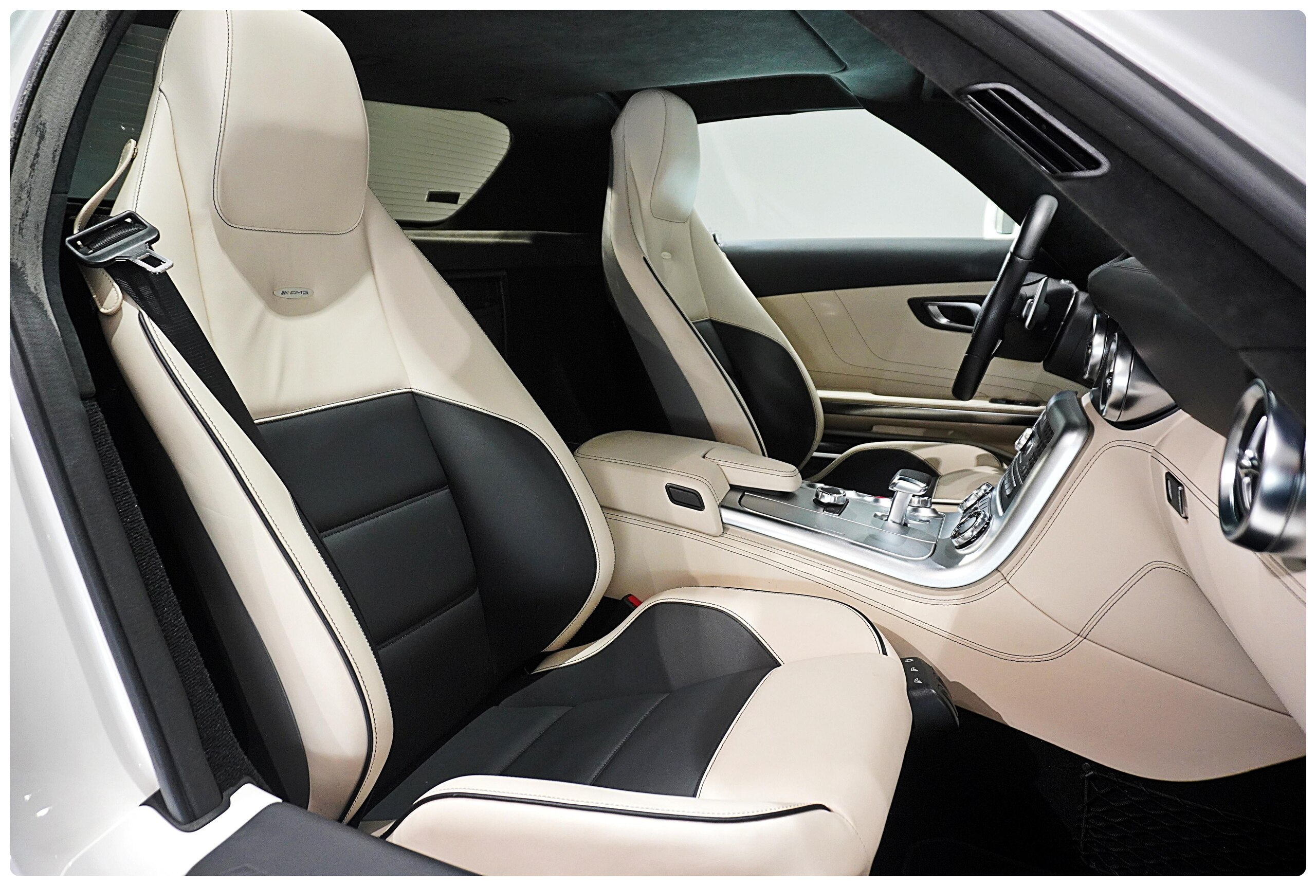 Mercedes Benz SLS AMG (photo: 18)