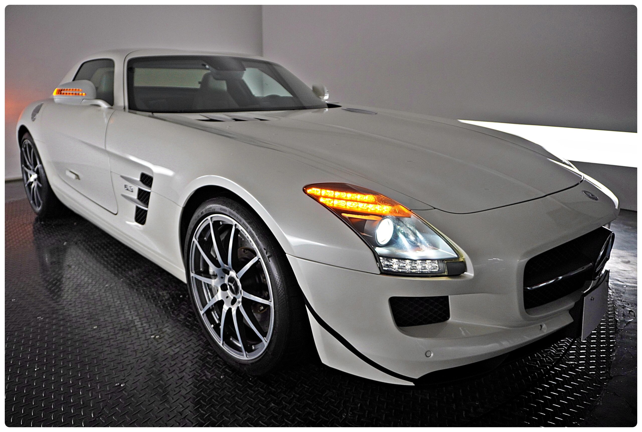 Mercedes Benz SLS AMG (photo: 9)
