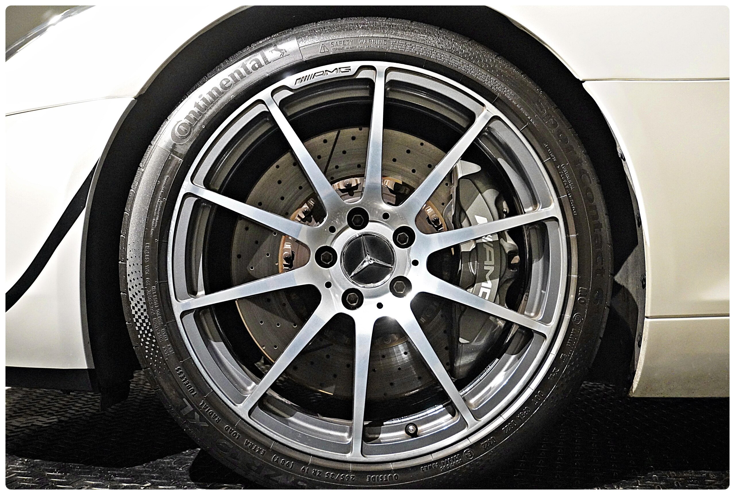 Mercedes Benz SLS AMG (photo: 14)