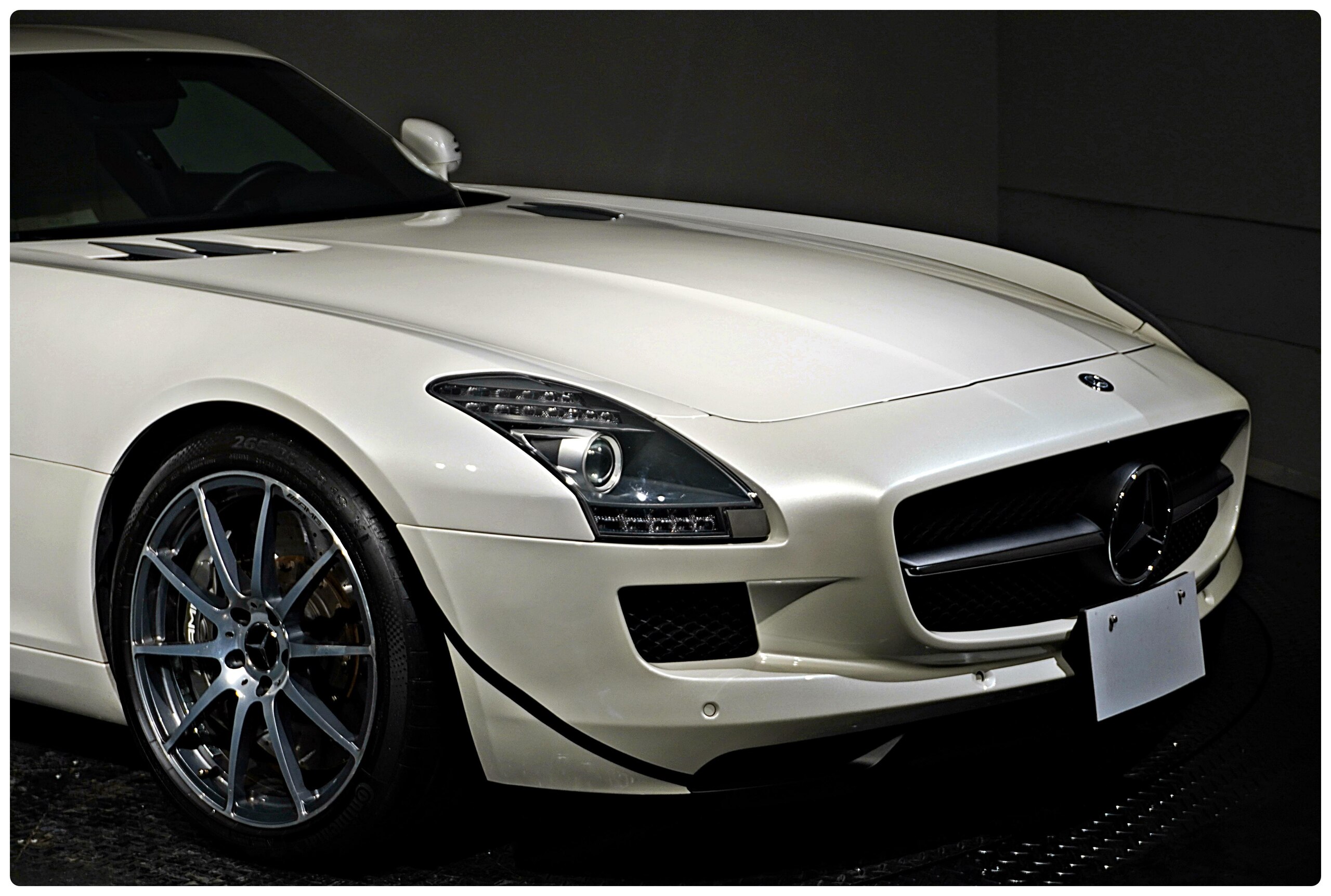 Mercedes Benz SLS AMG (photo: 8)