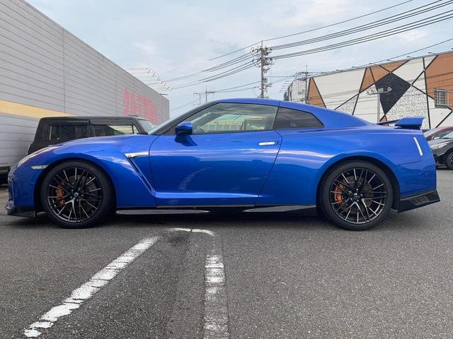 Nissan GT-R (photo: 4)