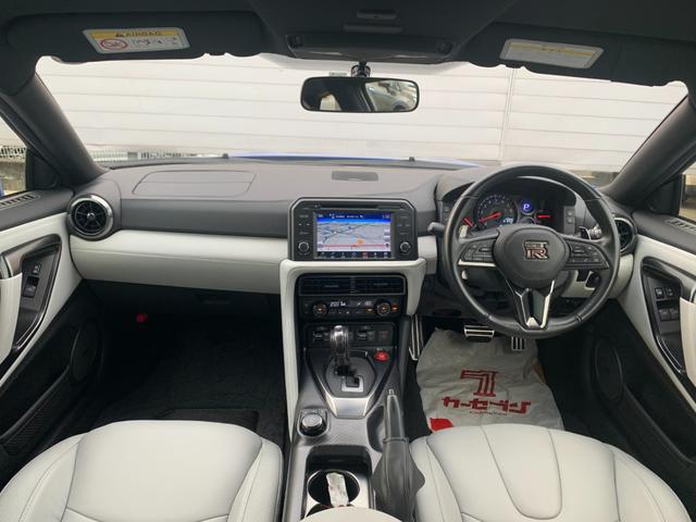 Nissan GT-R (photo: 7)