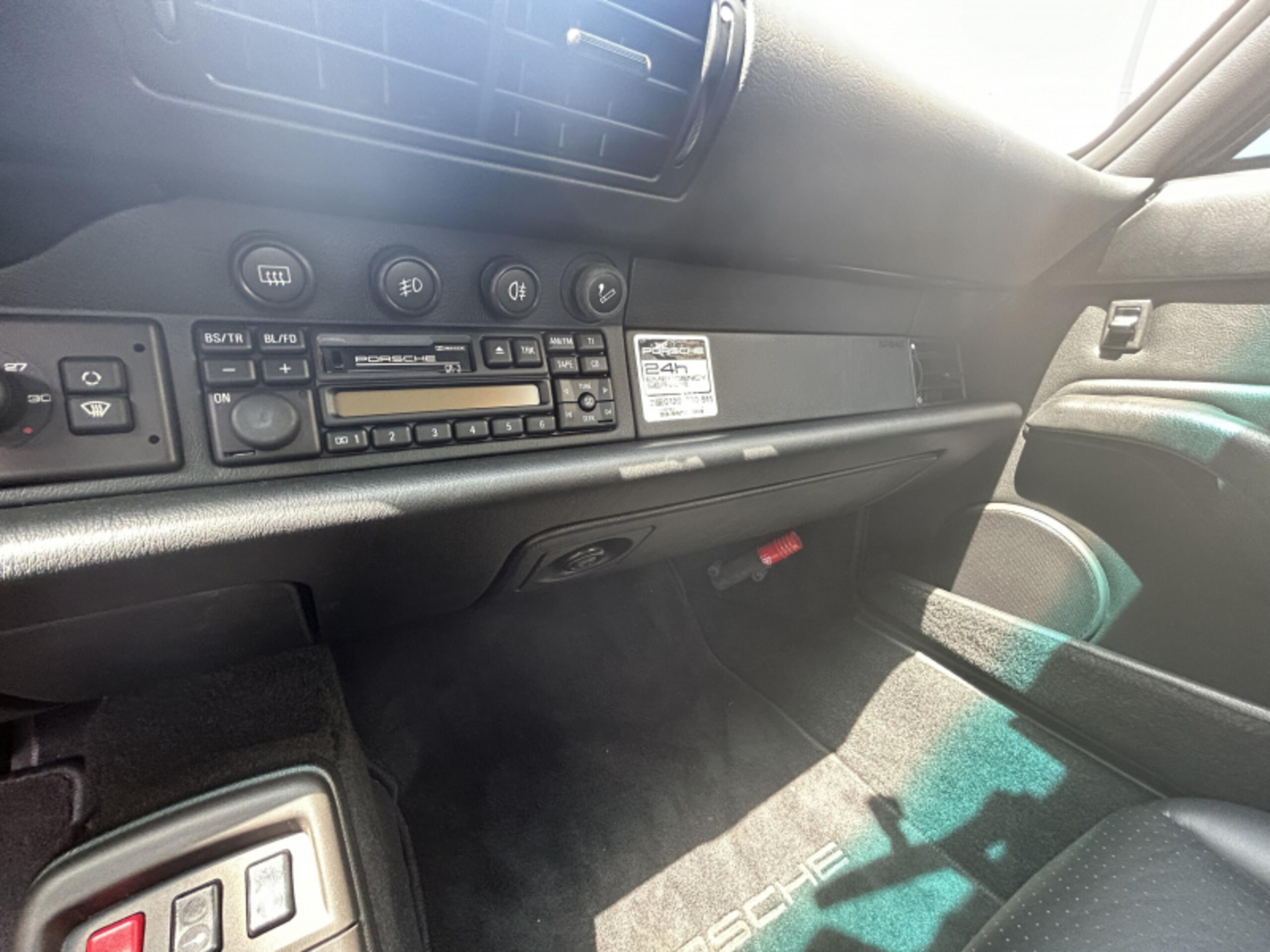 Porsche 911 Carrera (photo: 11)