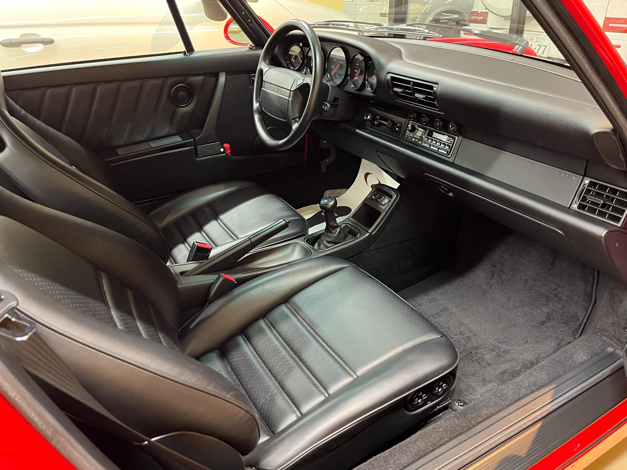 Porsche 911 Turbo (photo: 16)