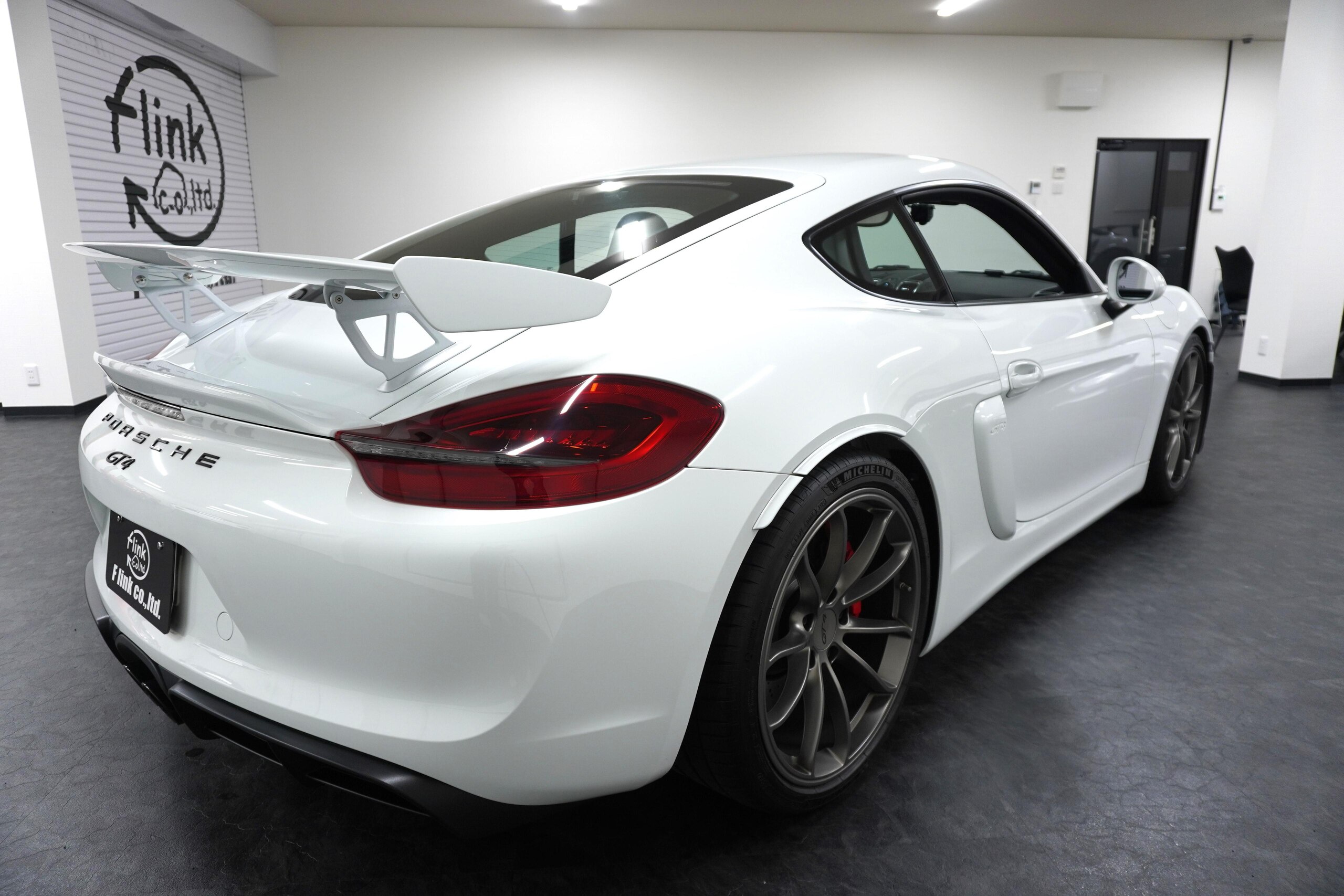 Porsche Cayman GT4 (photo: 7)