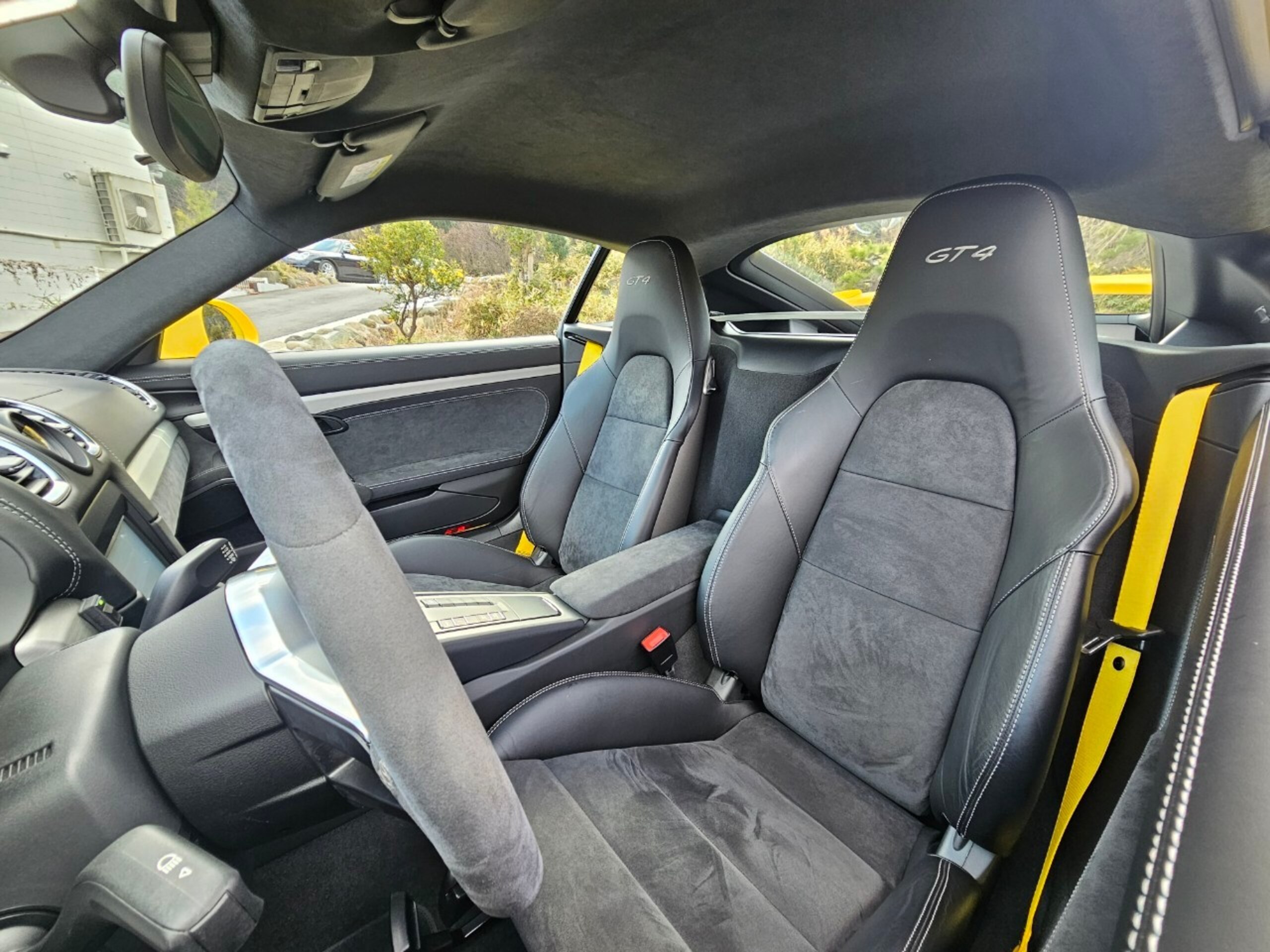 Porsche Cayman GT4 (photo: 9)