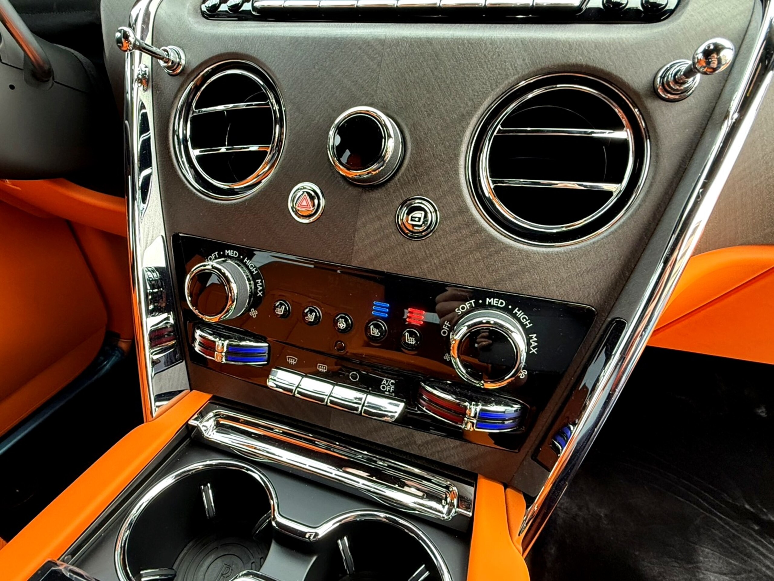 Rolls-Royce Cullinan (photo: 15)