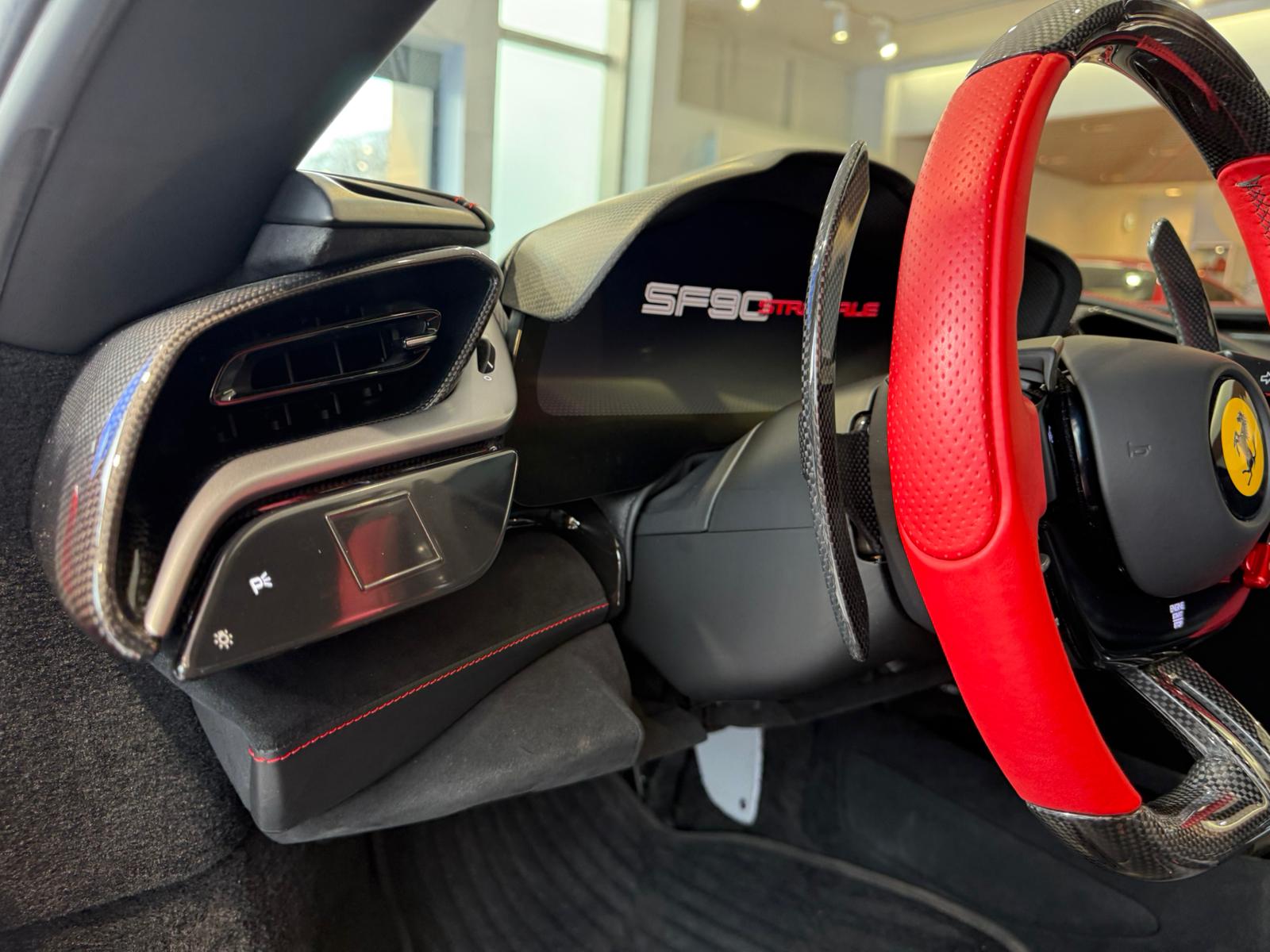 Ferrari SF90 Stradale (photo: 12)