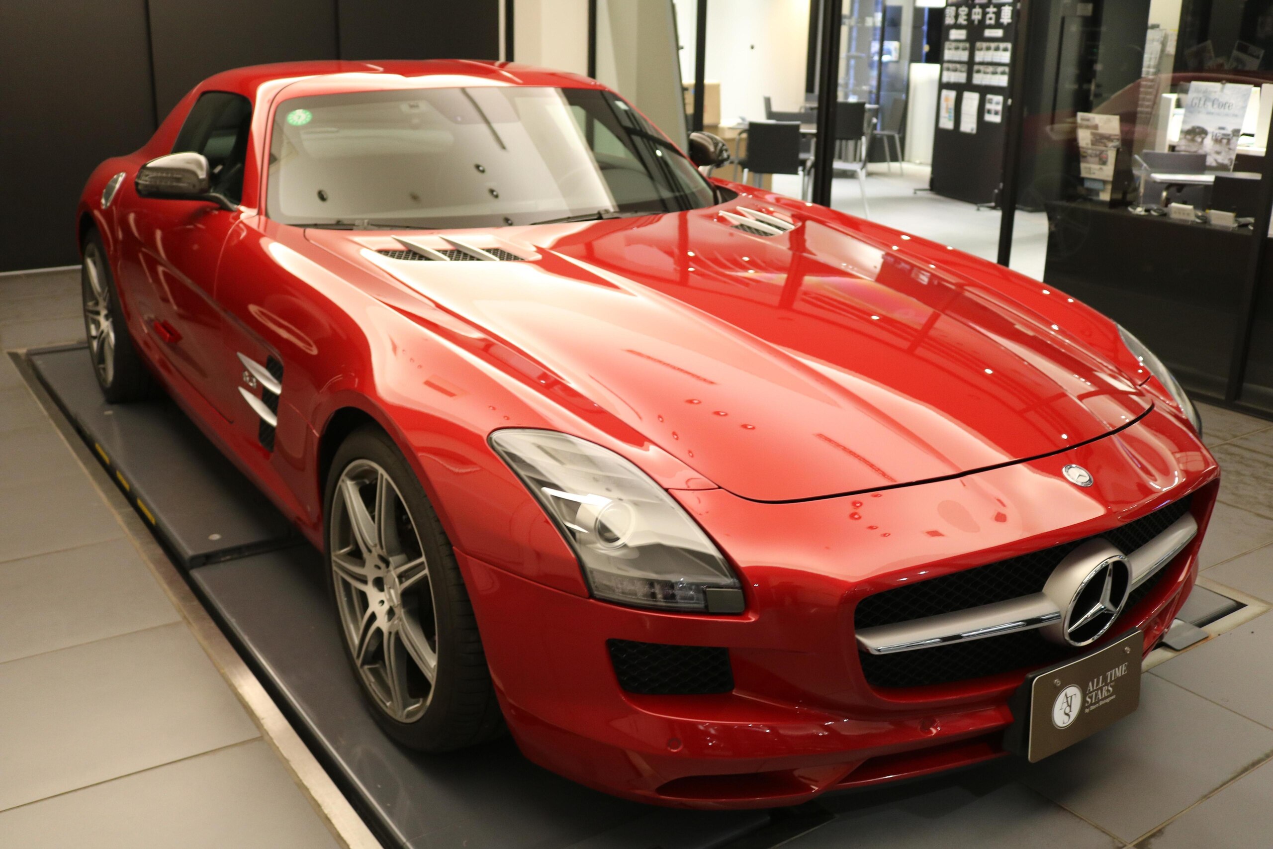 Mercedes Benz SLS AMG (photo: 2)